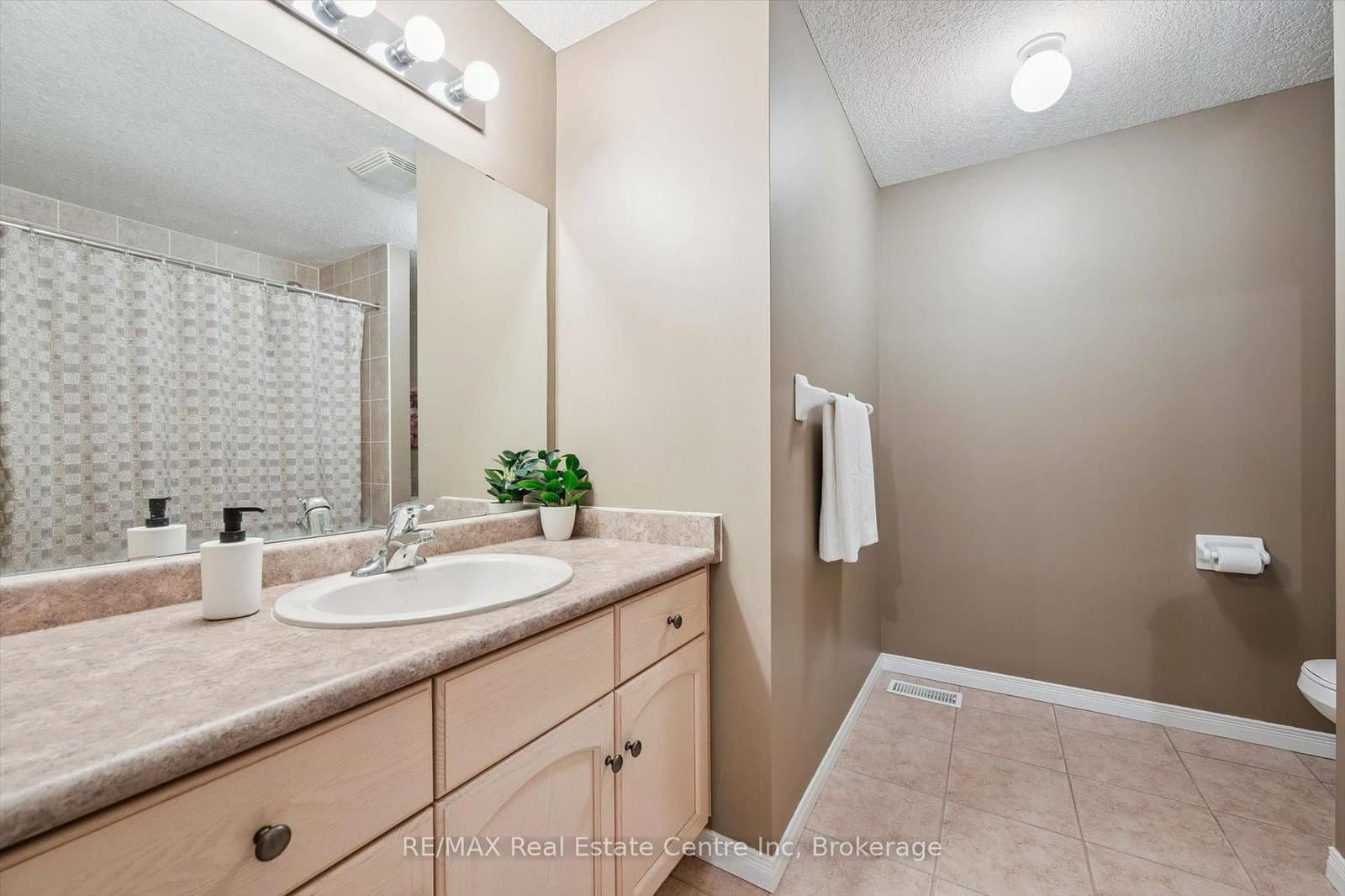 210 DAWN Avenue, Unit 38 thumbnail 10