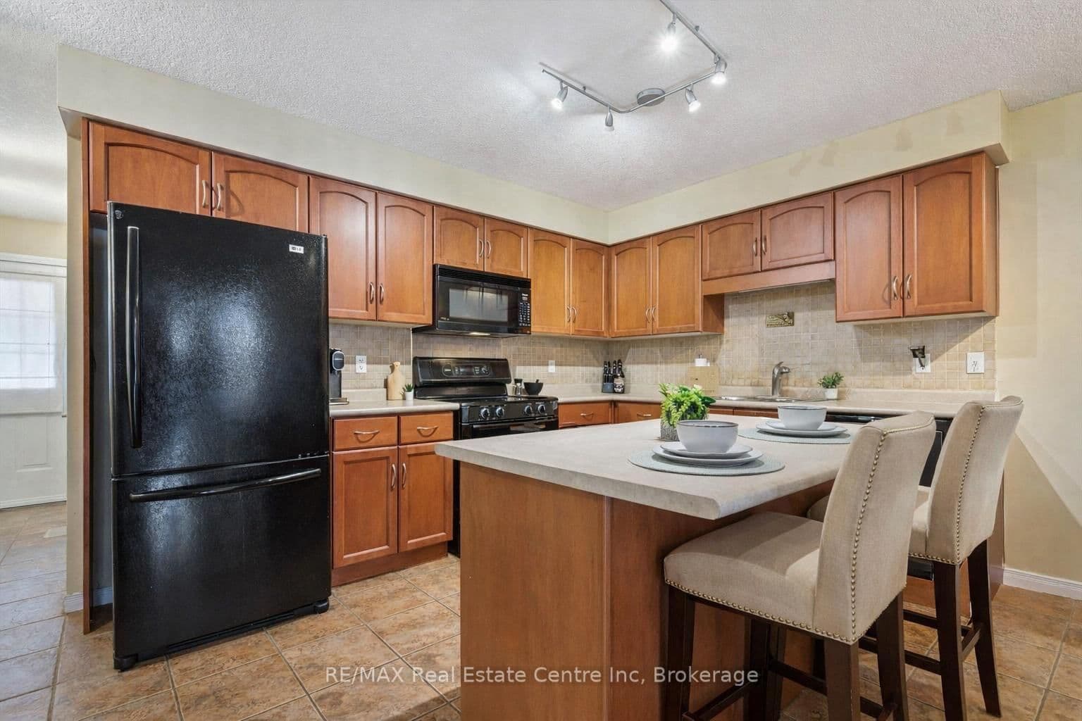 210 DAWN Avenue, Unit 38 thumbnail 3