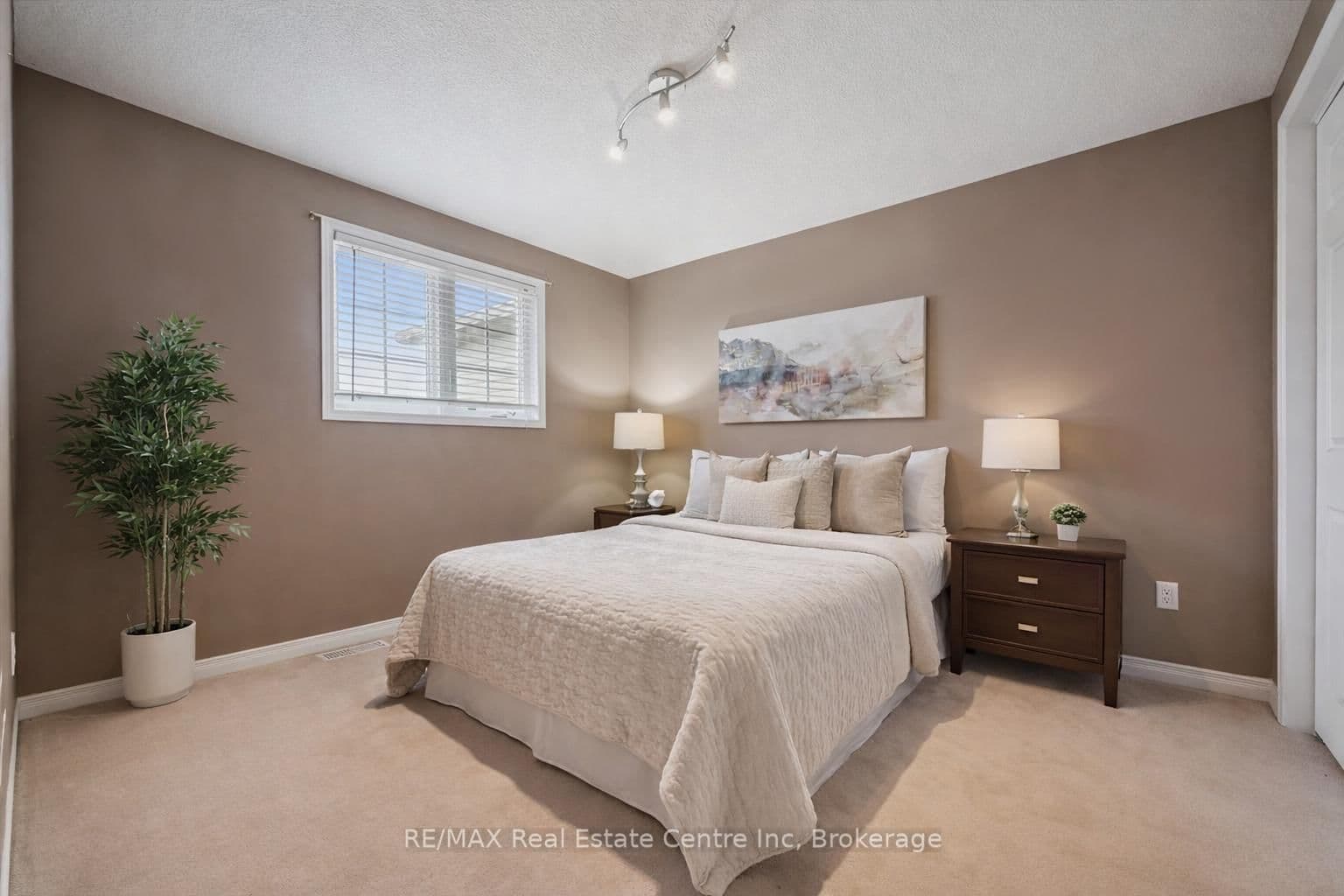 210 DAWN Avenue, Unit 38 thumbnail 9