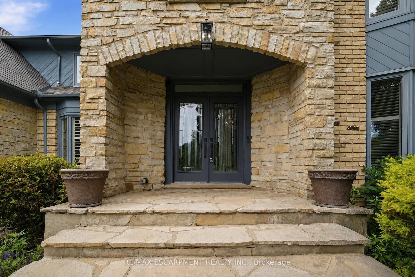 81 Flanders Drive thumbnail 3