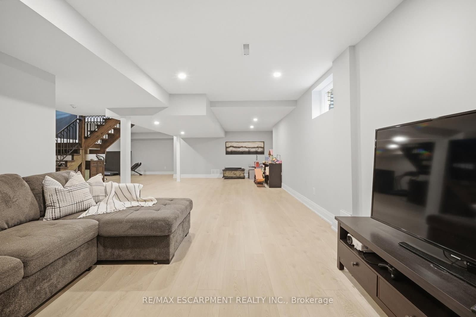 81 Flanders Drive thumbnail 35