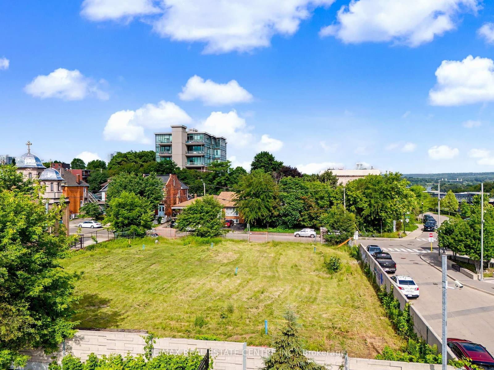 282 MacNab Street N thumbnail 11