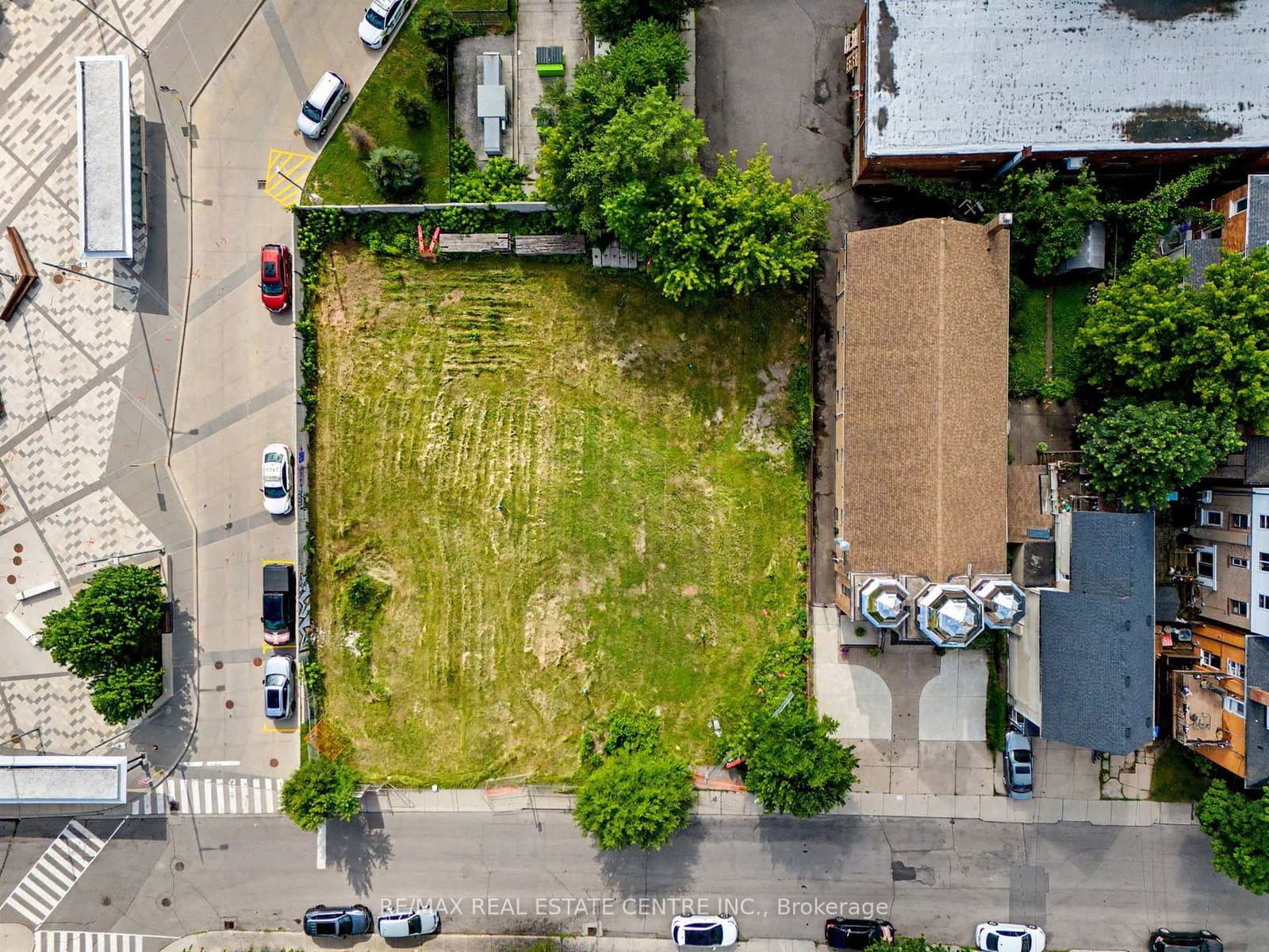 282 MacNab Street N thumbnail 7