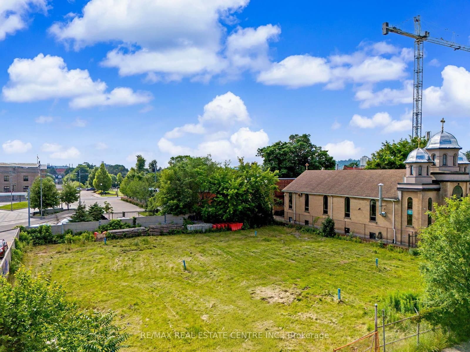 282 MacNab Street N thumbnail 9