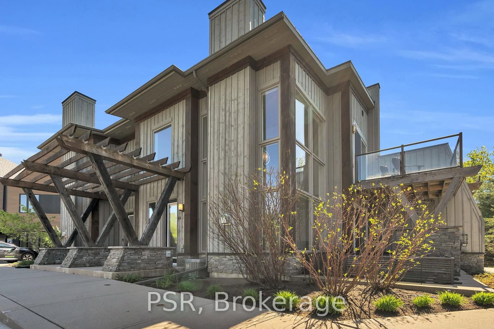 44 Carrick Trail thumbnail 4