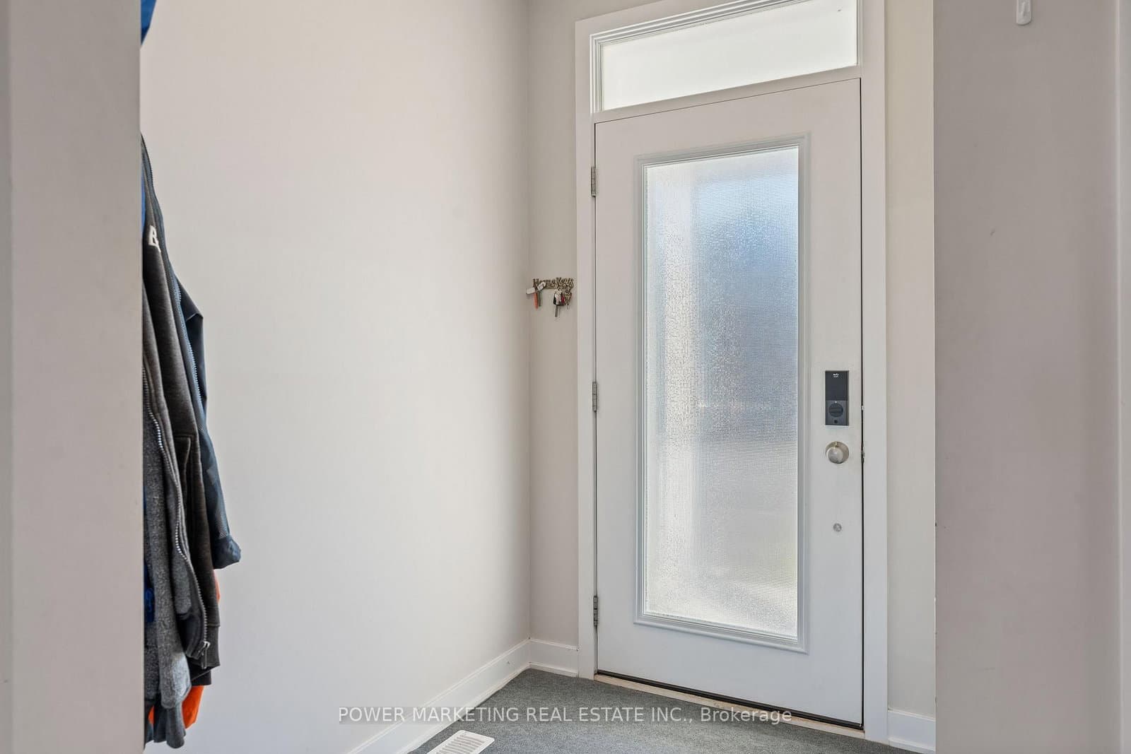 129 Hackamore Crescent thumbnail 3