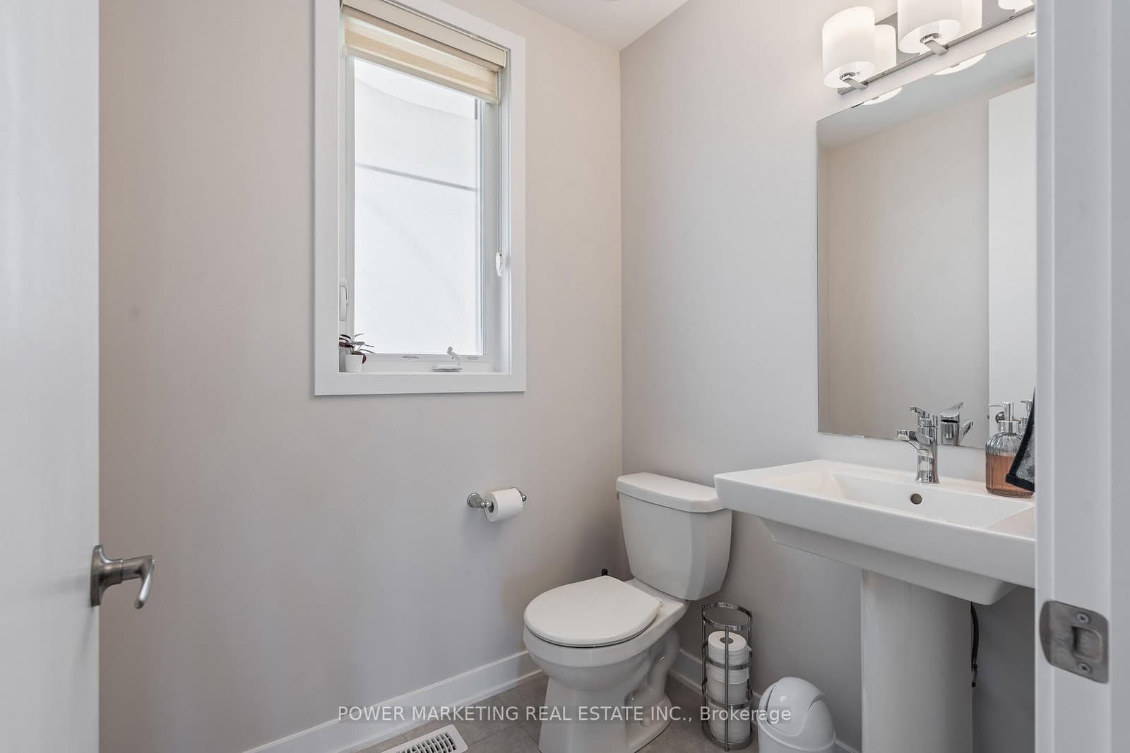 129 Hackamore Crescent thumbnail 5