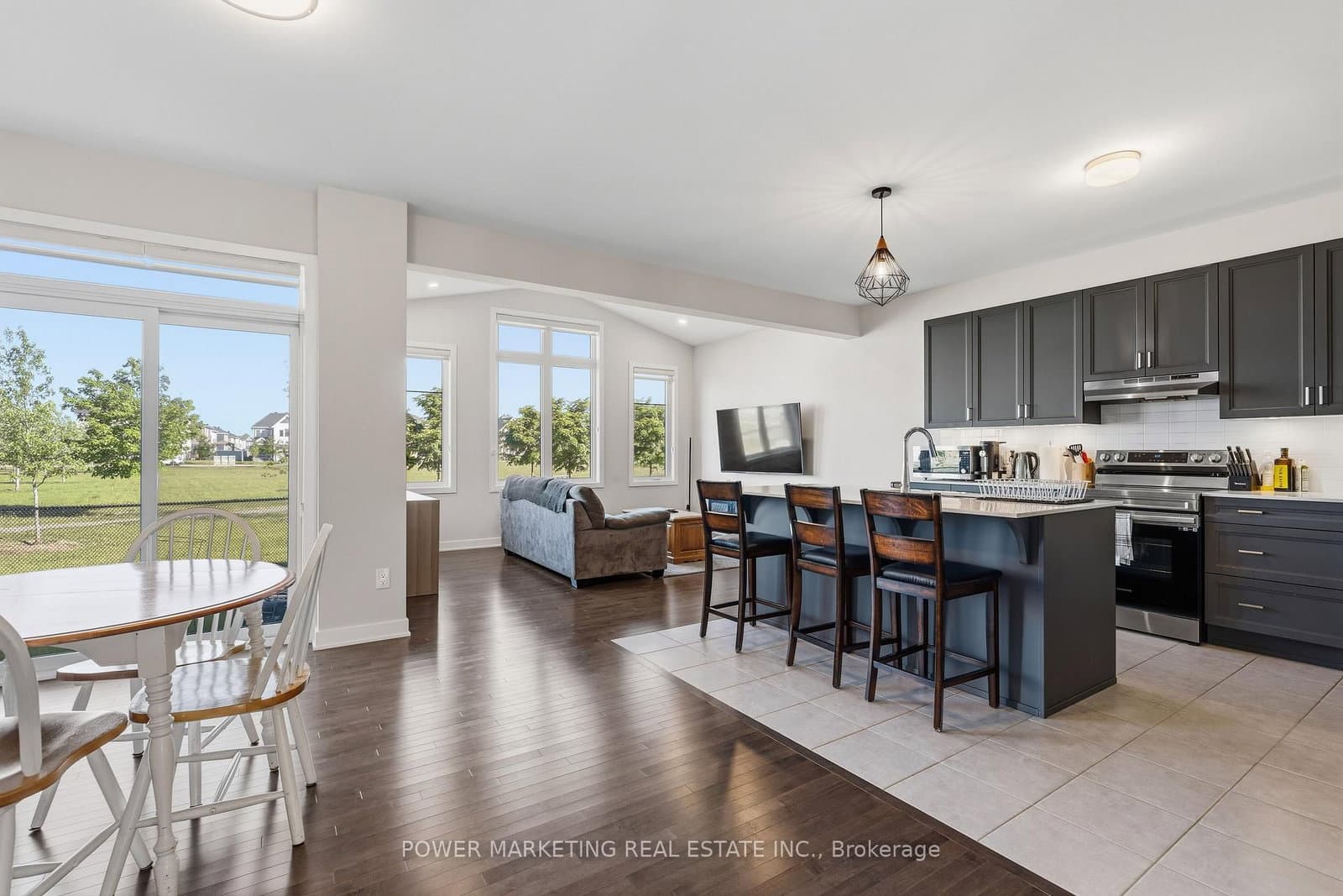 129 Hackamore Crescent thumbnail 7