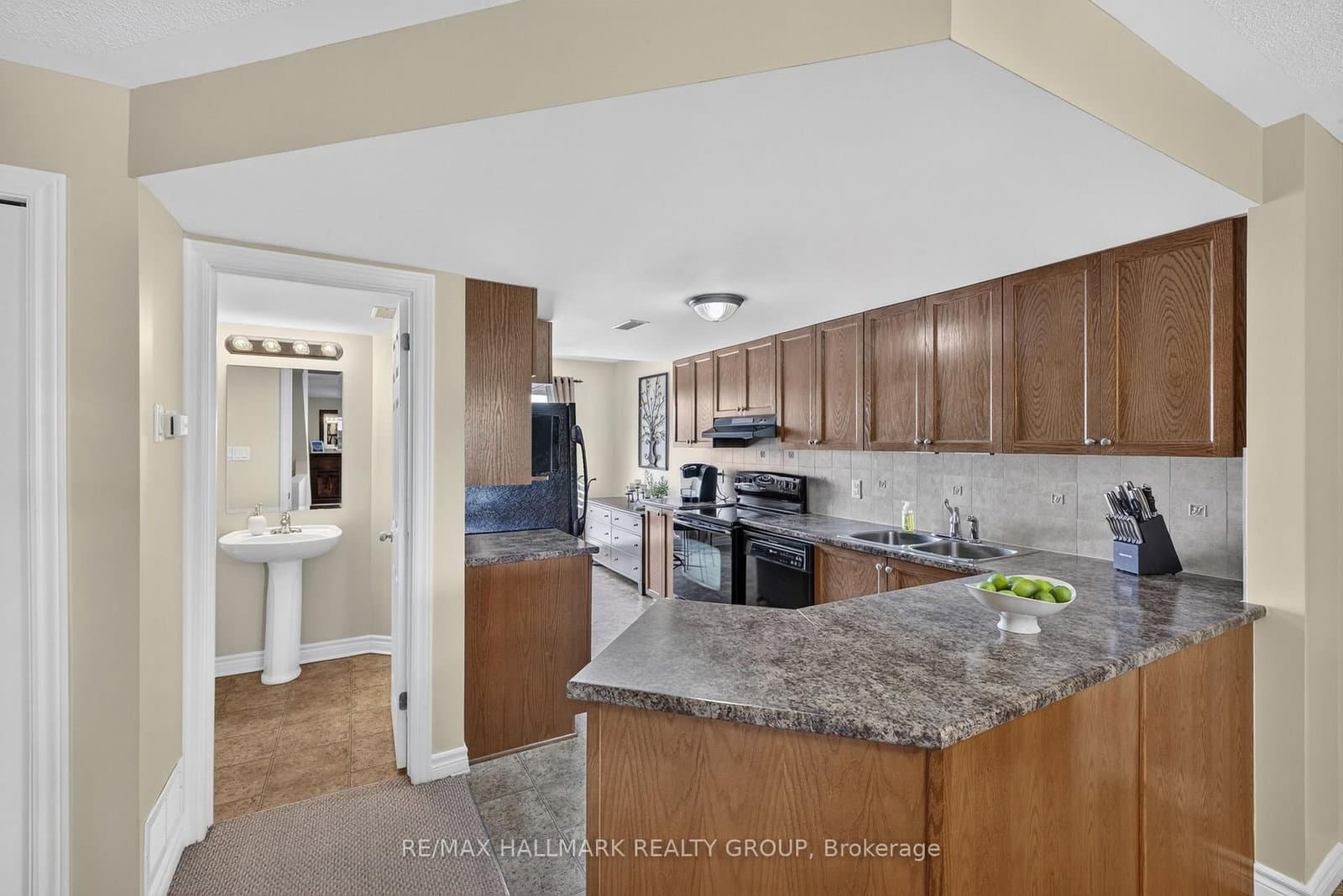 581 Lakeridge Drive, Unit 16 thumbnail 13