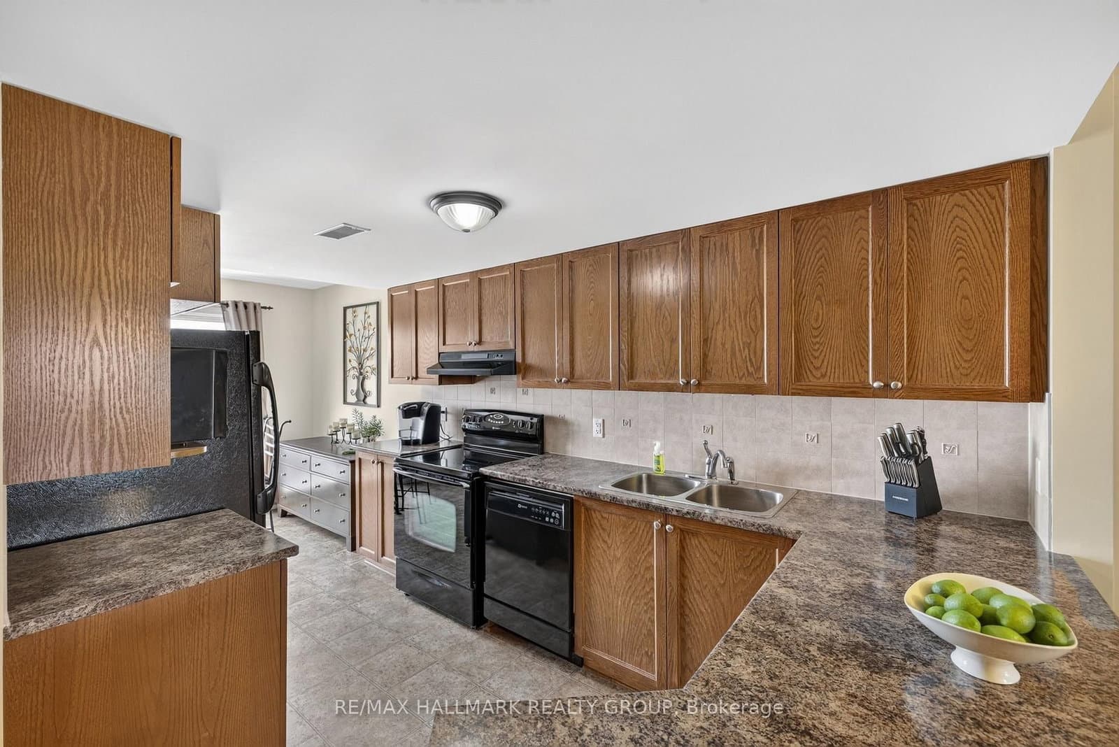 581 Lakeridge Drive, Unit 16 thumbnail 17