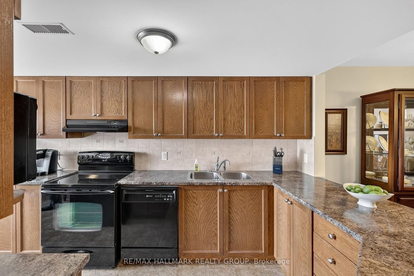 581 Lakeridge Drive, Unit 16 thumbnail 18