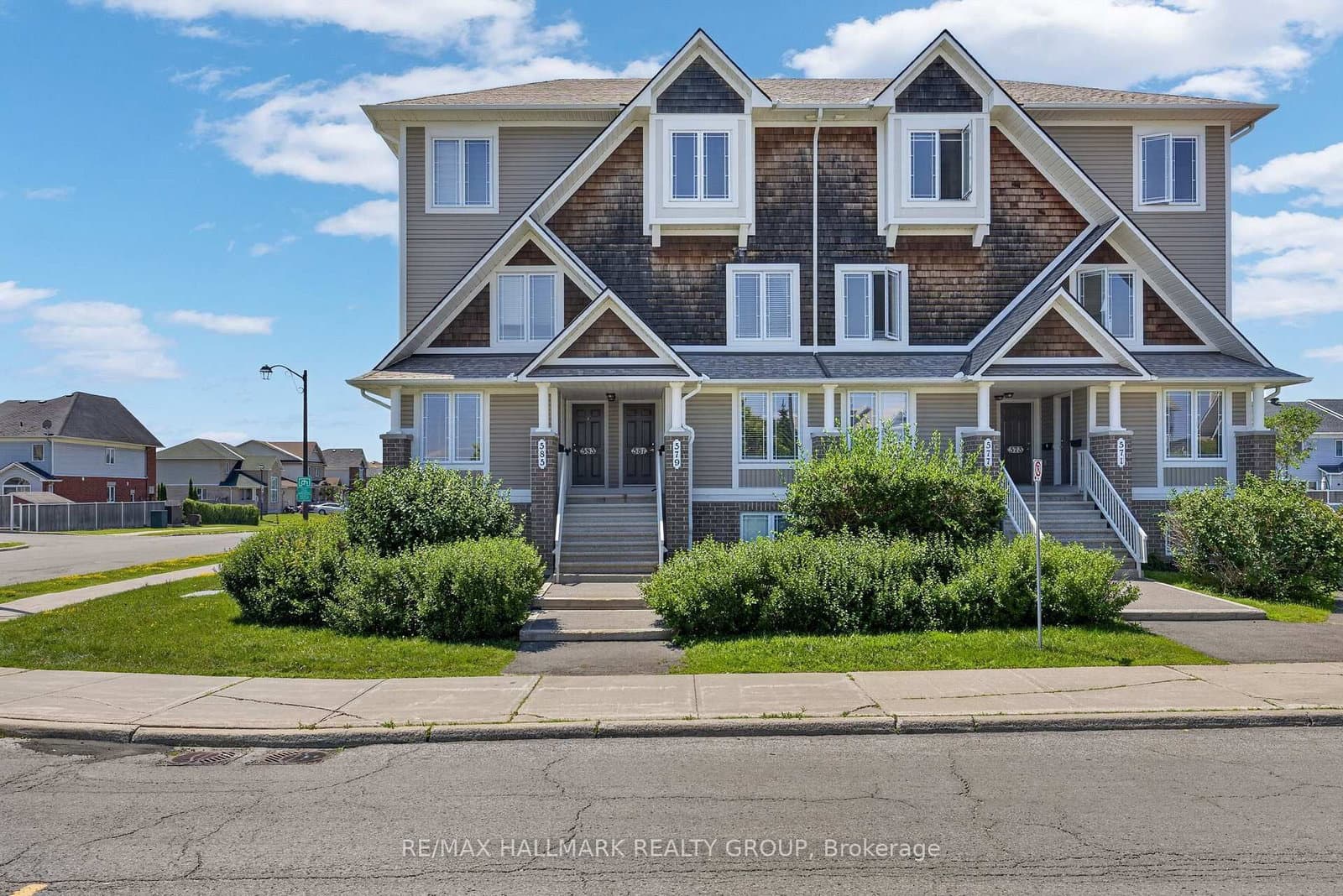 581 Lakeridge Drive, Unit 16 thumbnail 2
