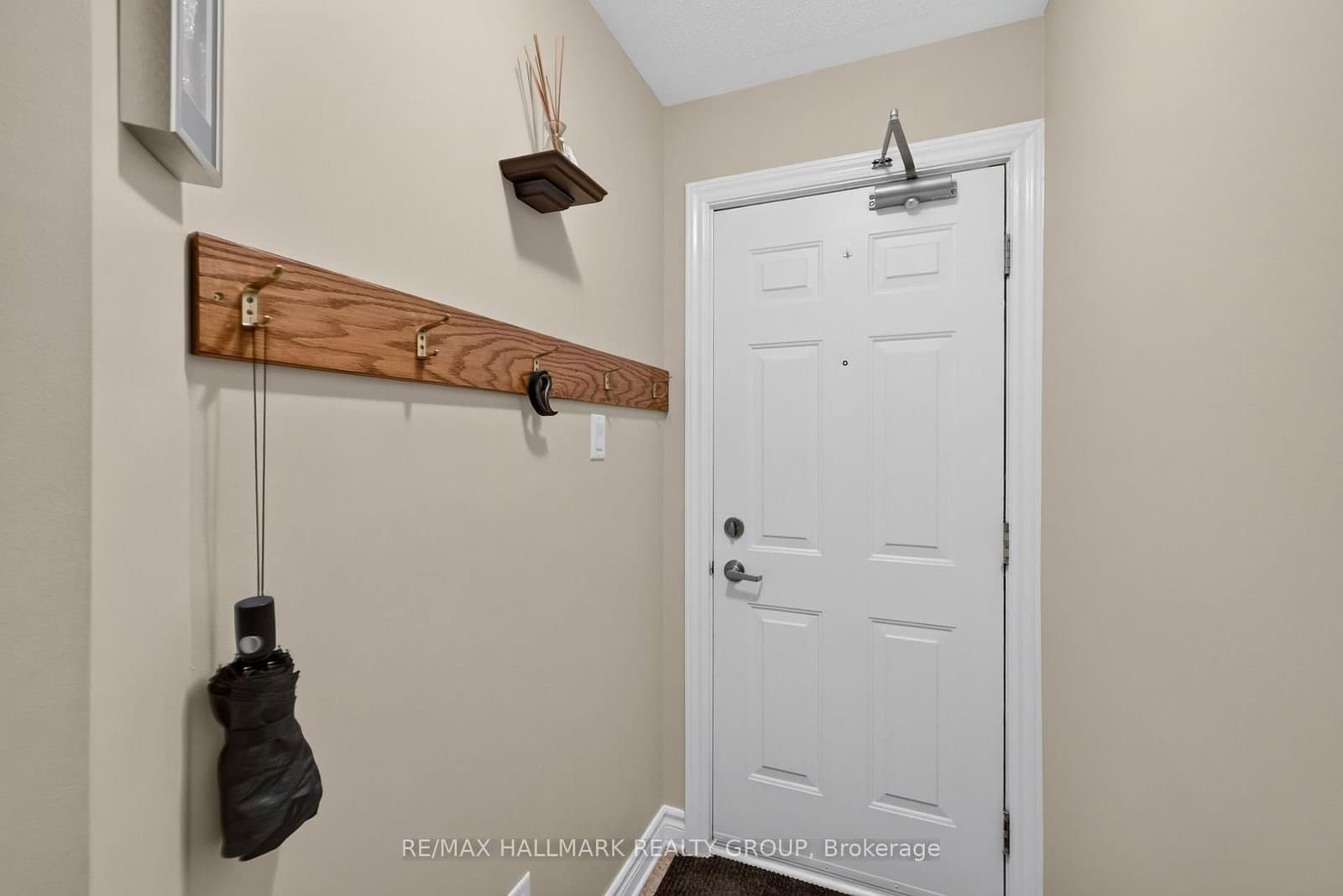 581 Lakeridge Drive, Unit 16 thumbnail 3