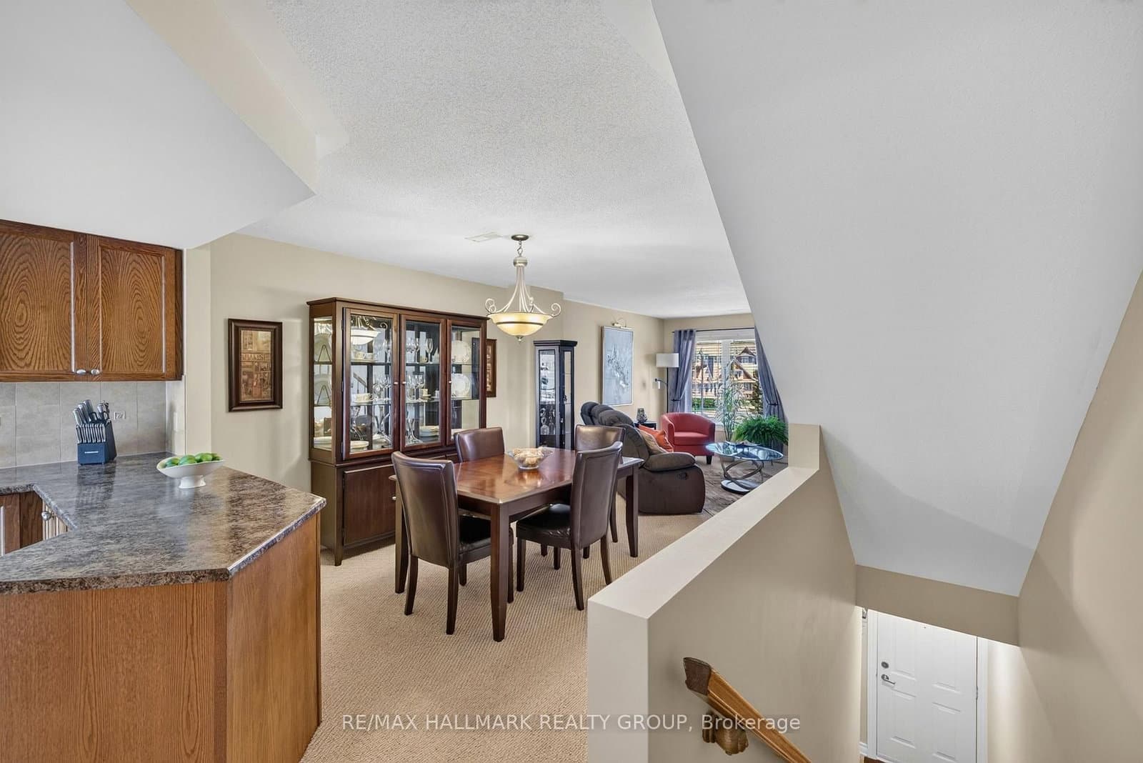 581 Lakeridge Drive, Unit 16 thumbnail 4