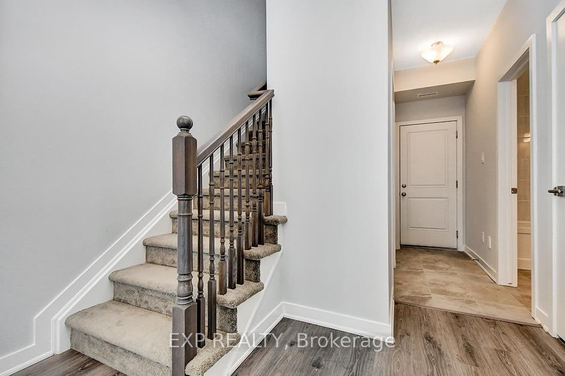 1258 Hemlock Road thumbnail 3