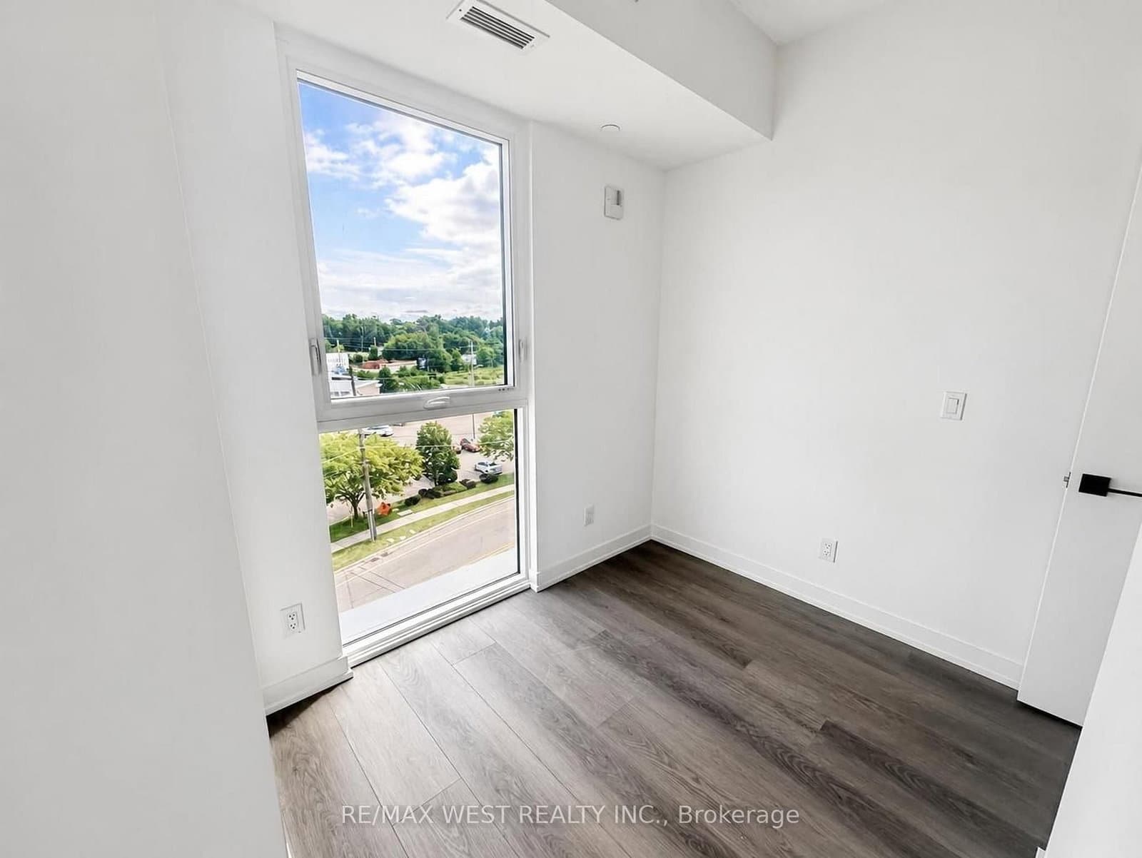 33 Erie Avenue, Unit 501 thumbnail 10