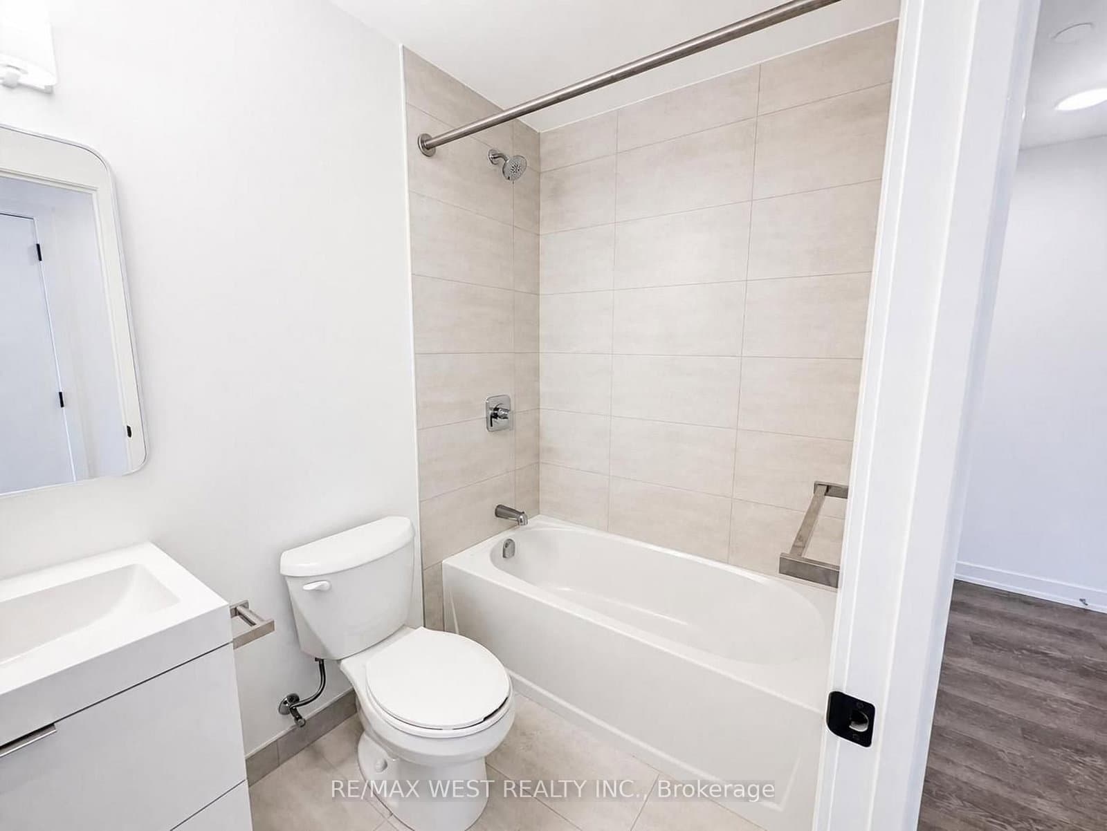 33 Erie Avenue, Unit 501 thumbnail 12