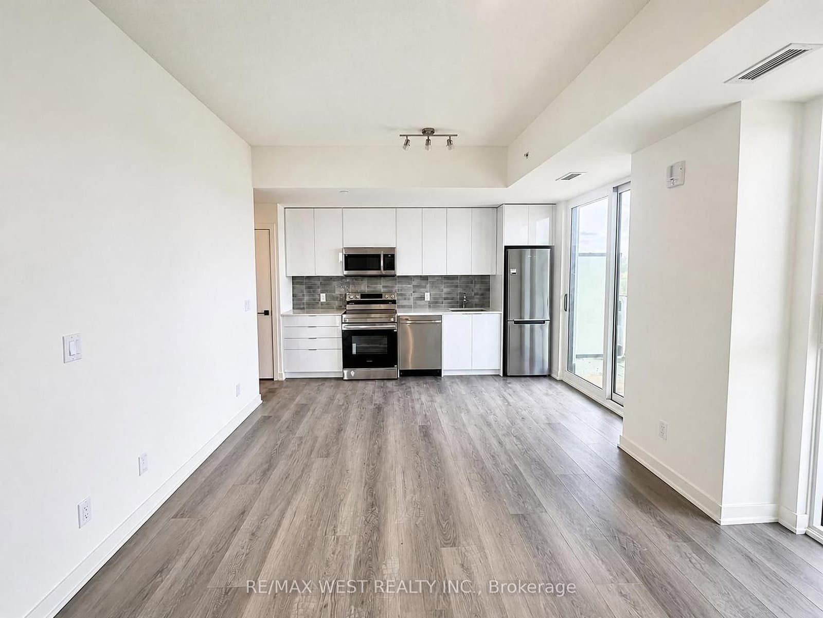 33 Erie Avenue, Unit 501 thumbnail 4