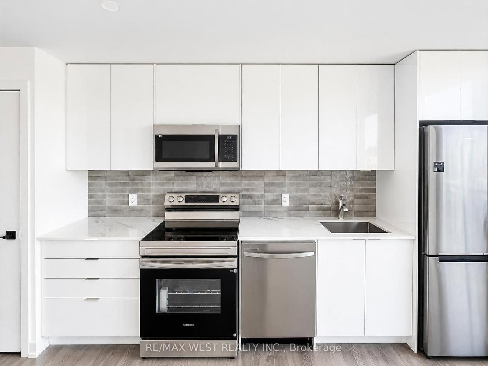 33 Erie Avenue, Unit 501 thumbnail 6