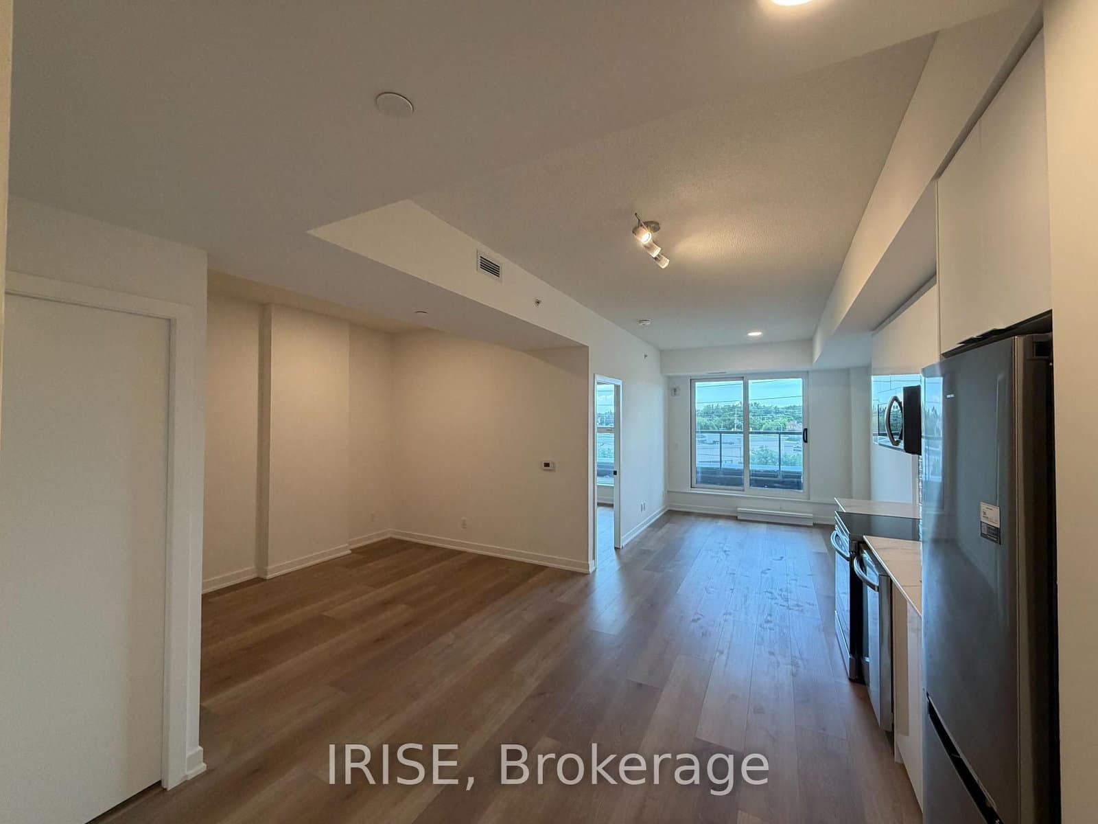 #304 - 33 Erie Avenue