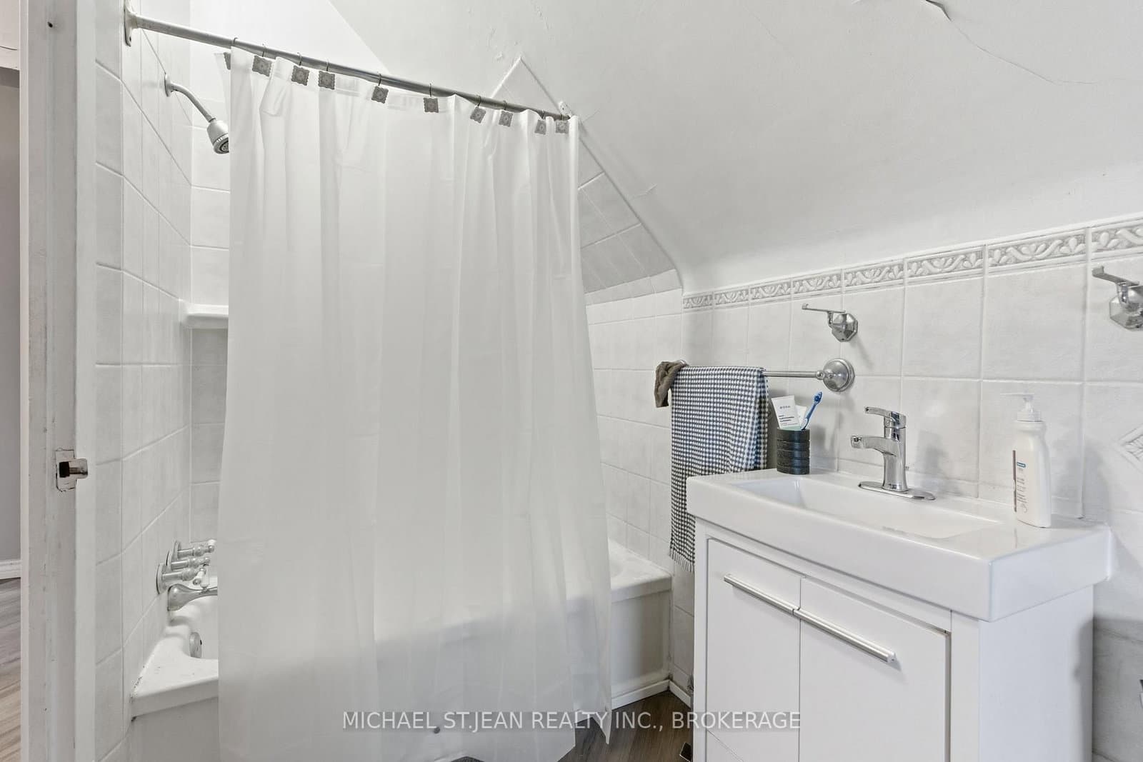 30 Ontario Avenue thumbnail 45