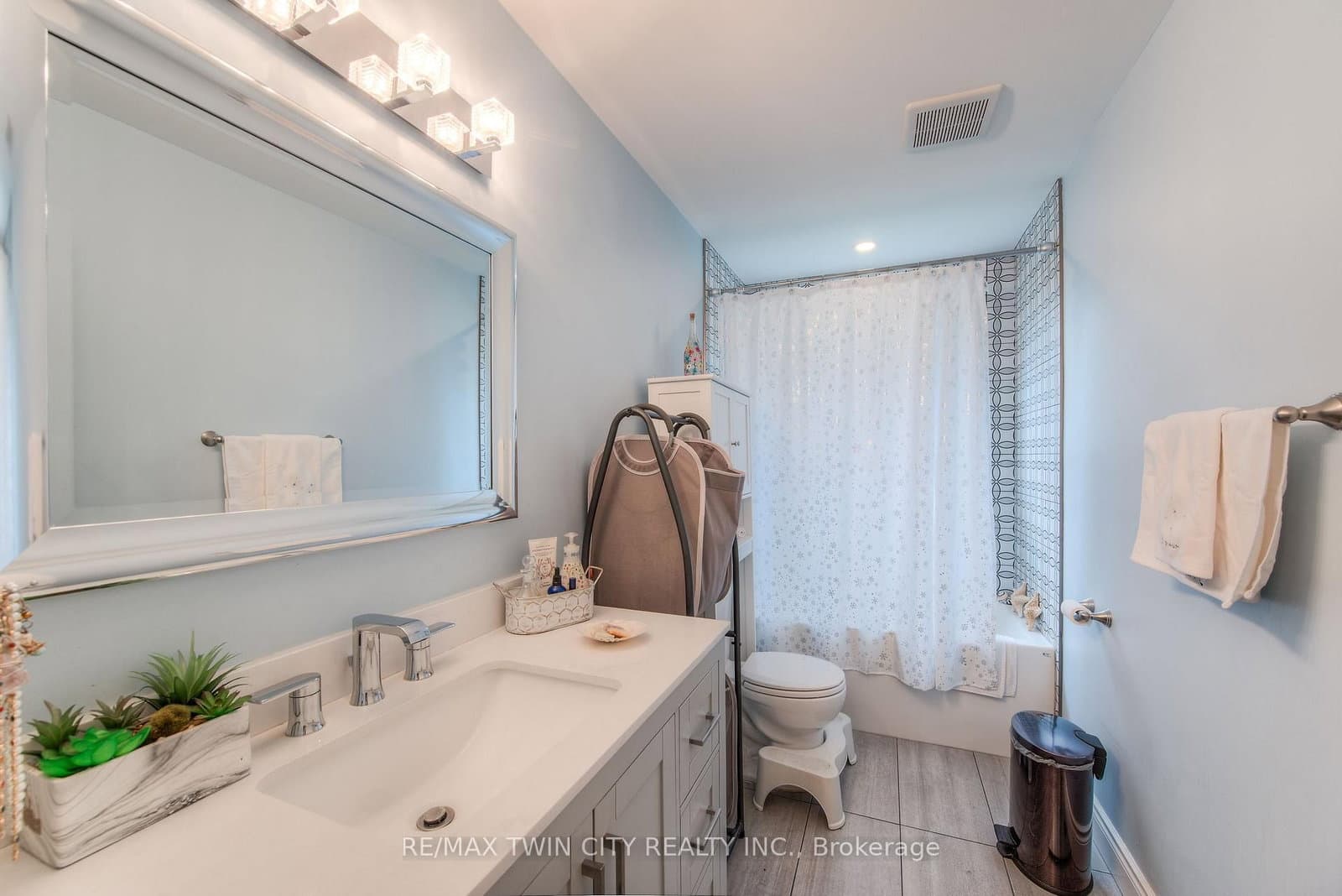 132 Allen Street E, Unit 1 thumbnail 16