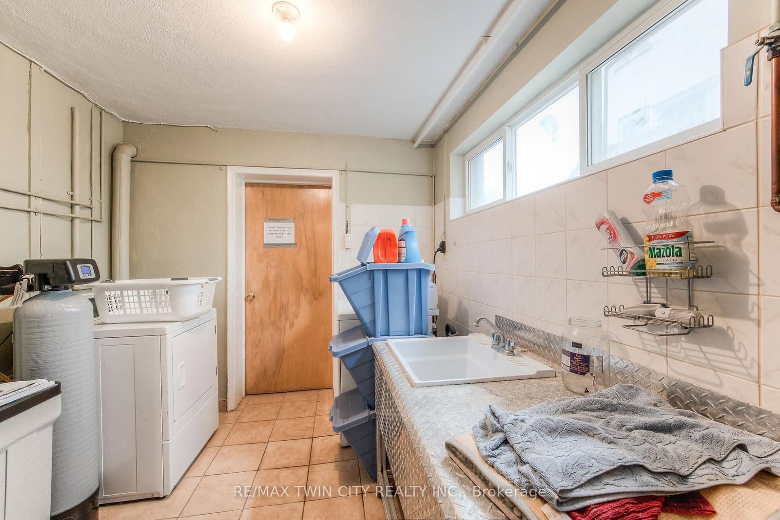 132 Allen Street E, Unit 1 thumbnail 17