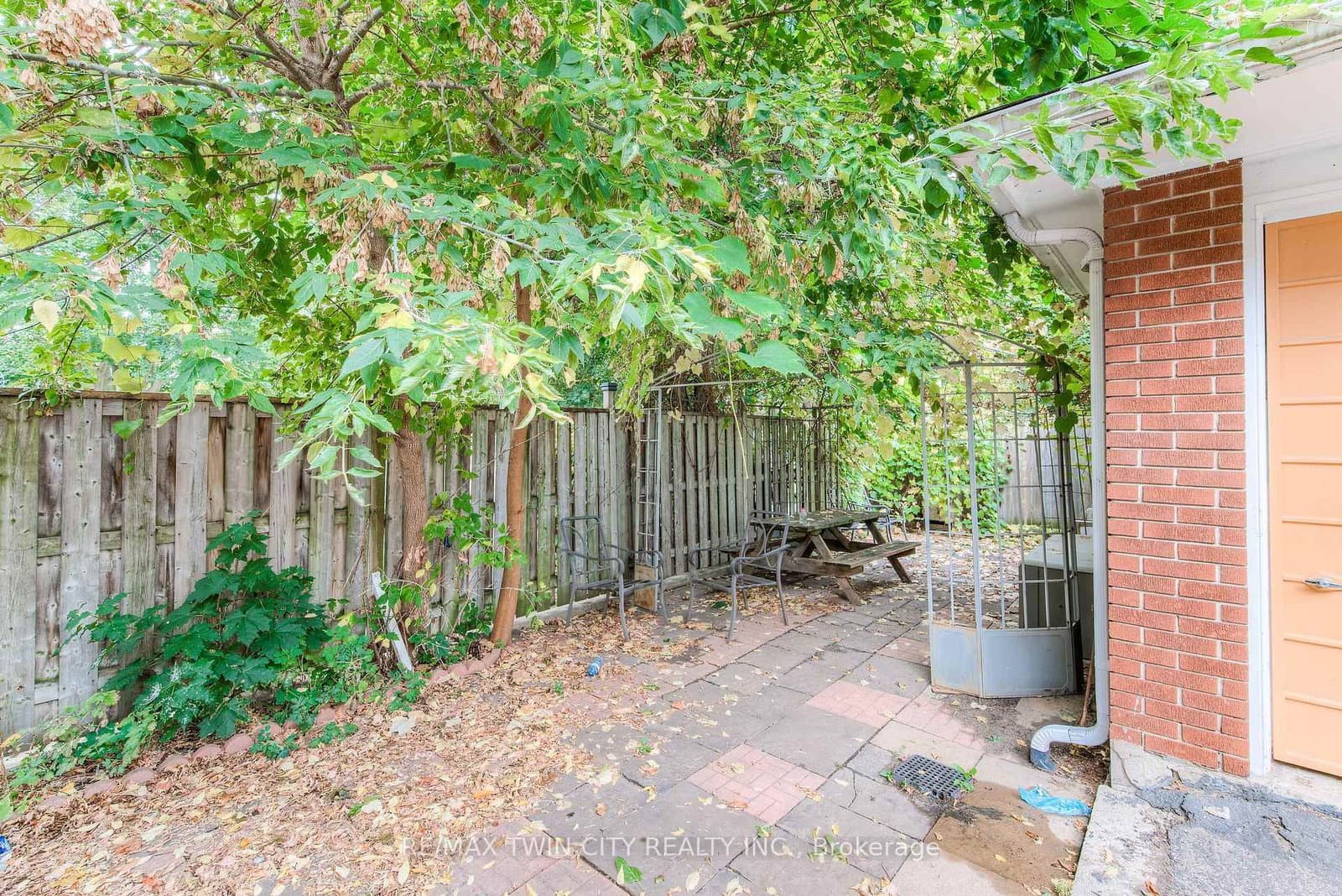132 Allen Street E, Unit 1 thumbnail 19
