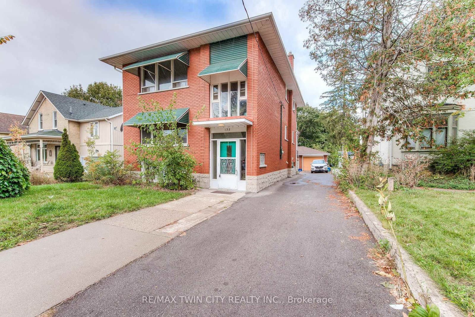 132 Allen Street E, Unit 1 thumbnail 2
