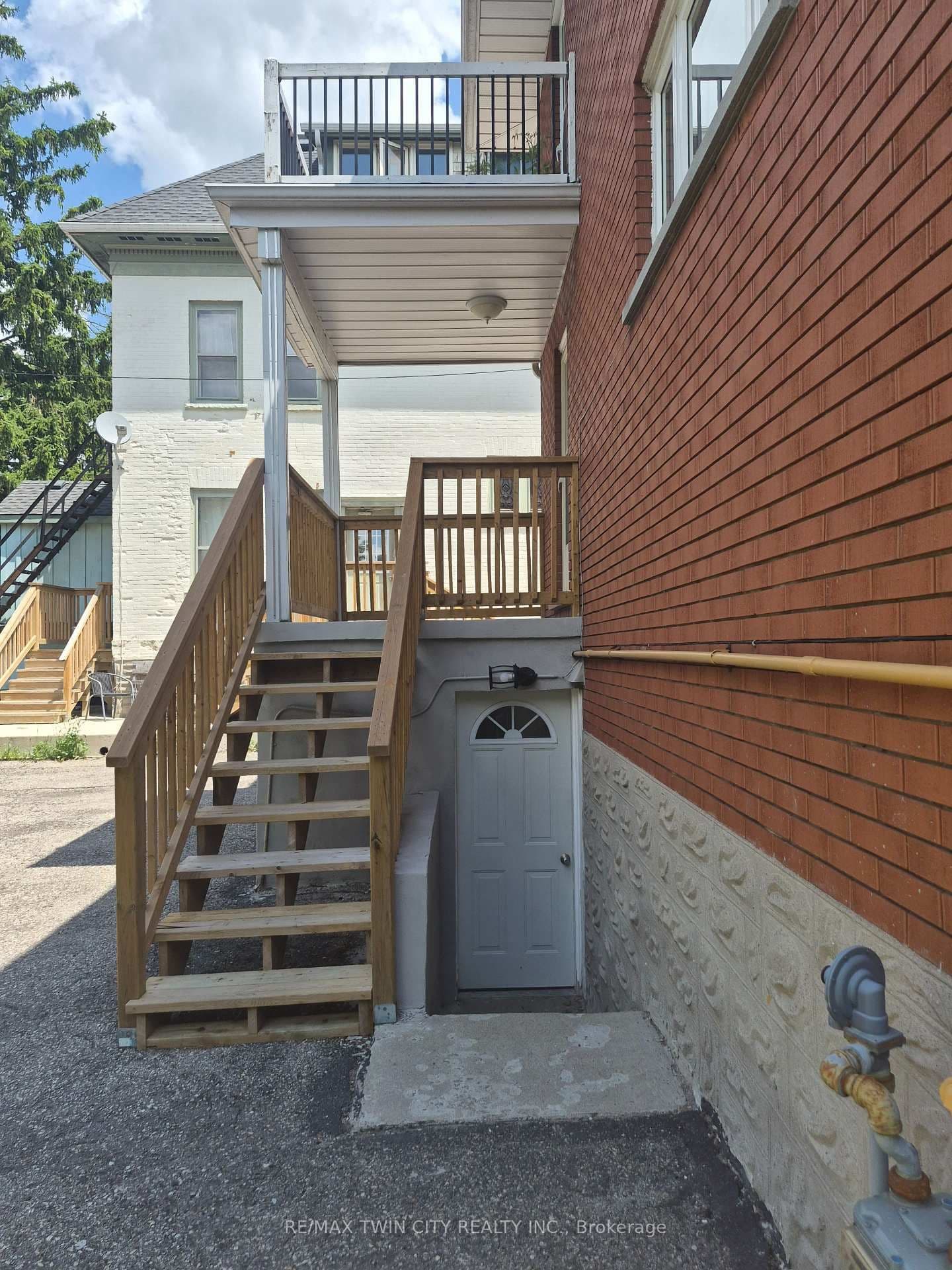 132 Allen Street E, Unit 1 thumbnail 4