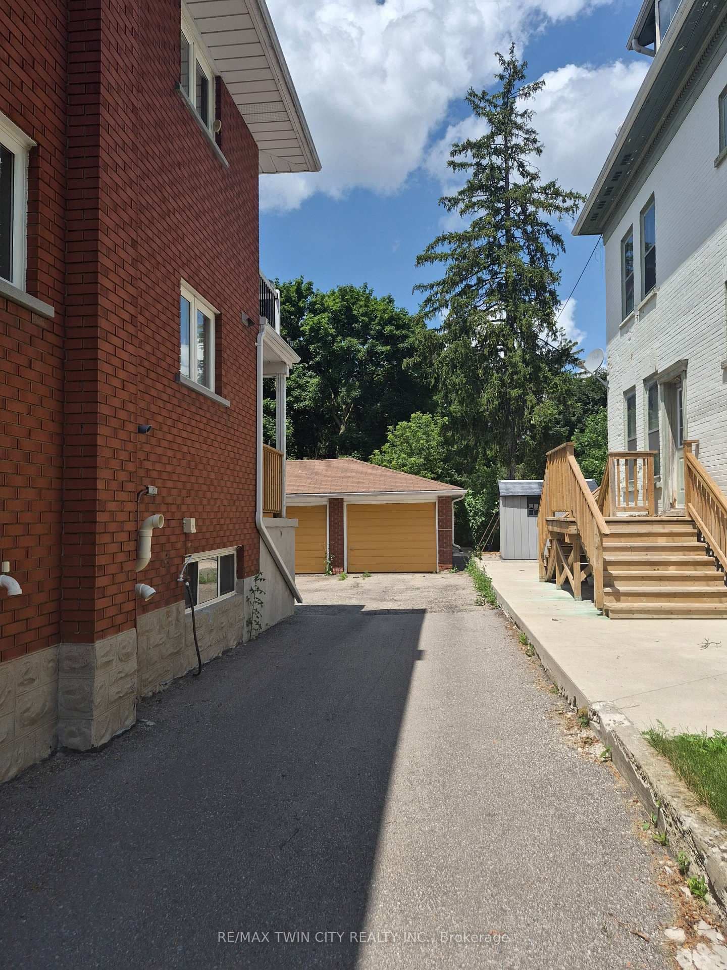 132 Allen Street E, Unit 1 thumbnail 5