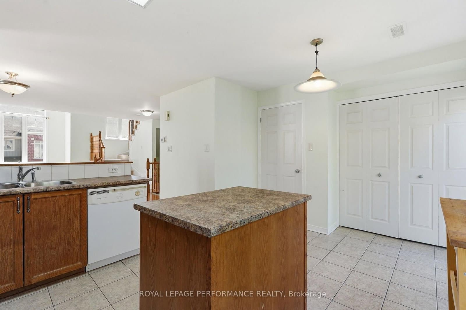 568 Reardon Private, Unit 8 thumbnail 16