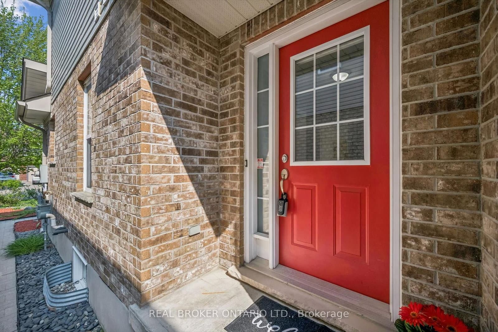511 Dansbury Drive thumbnail 4
