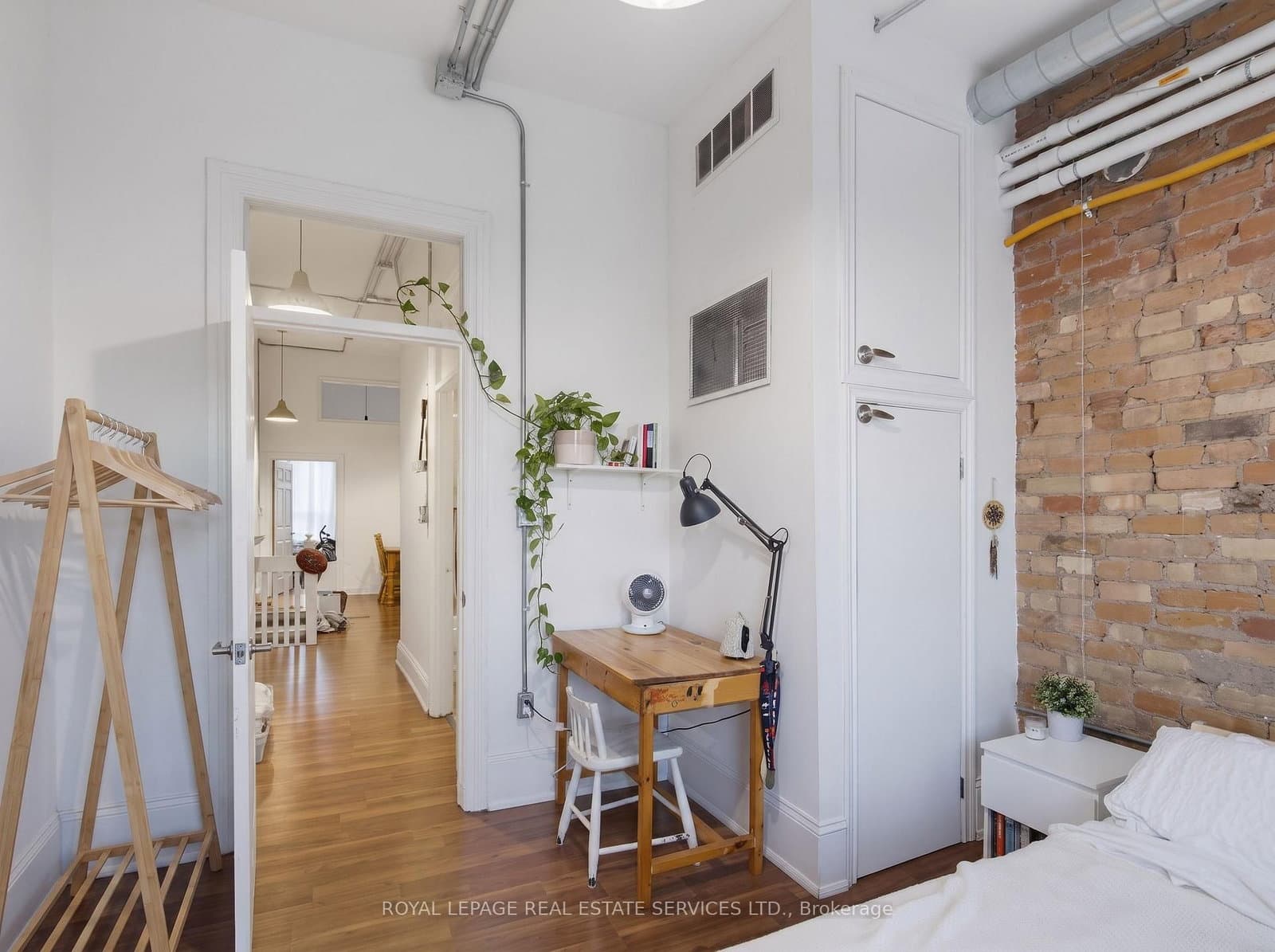 183 King Street E thumbnail 22