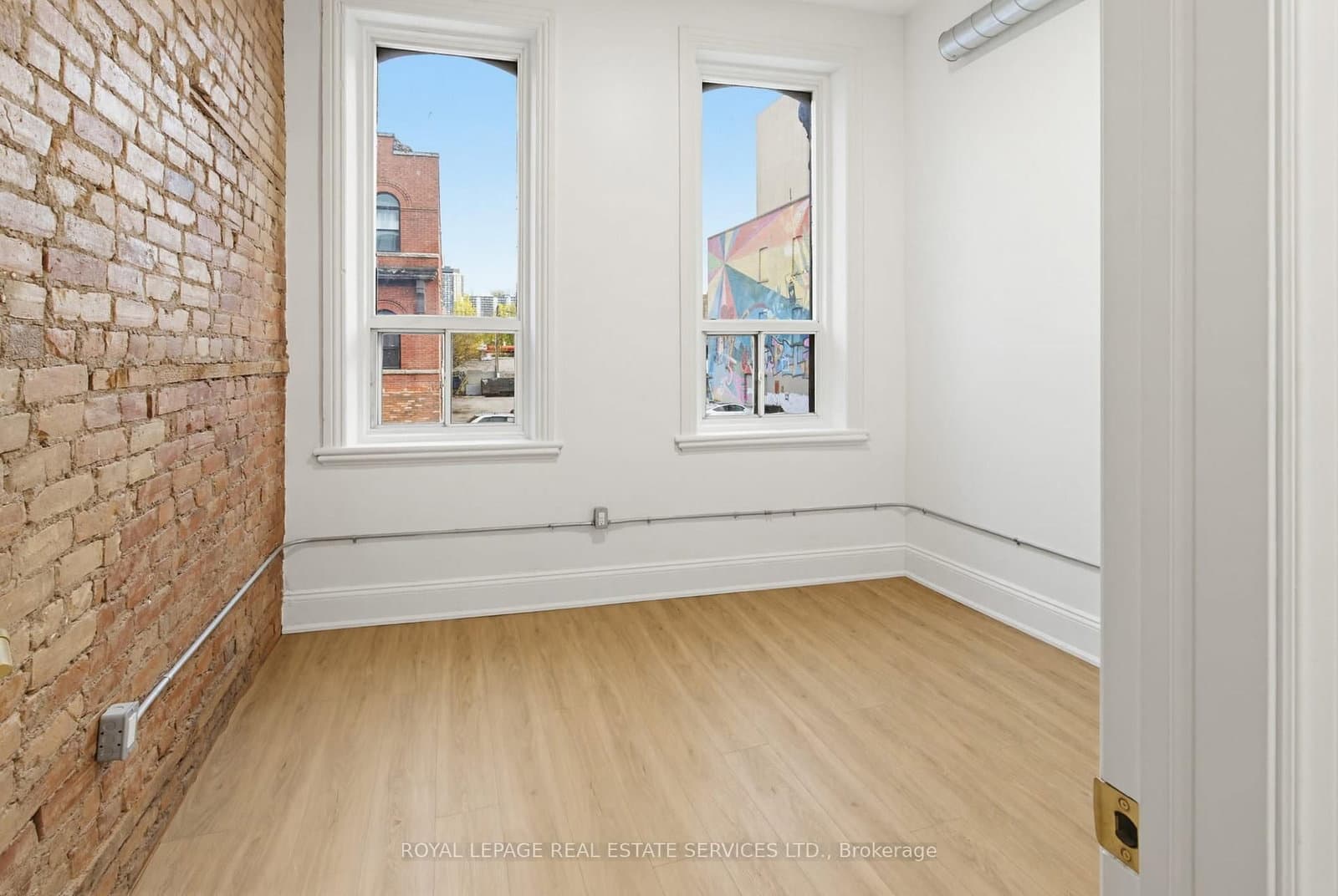183 King Street E thumbnail 28