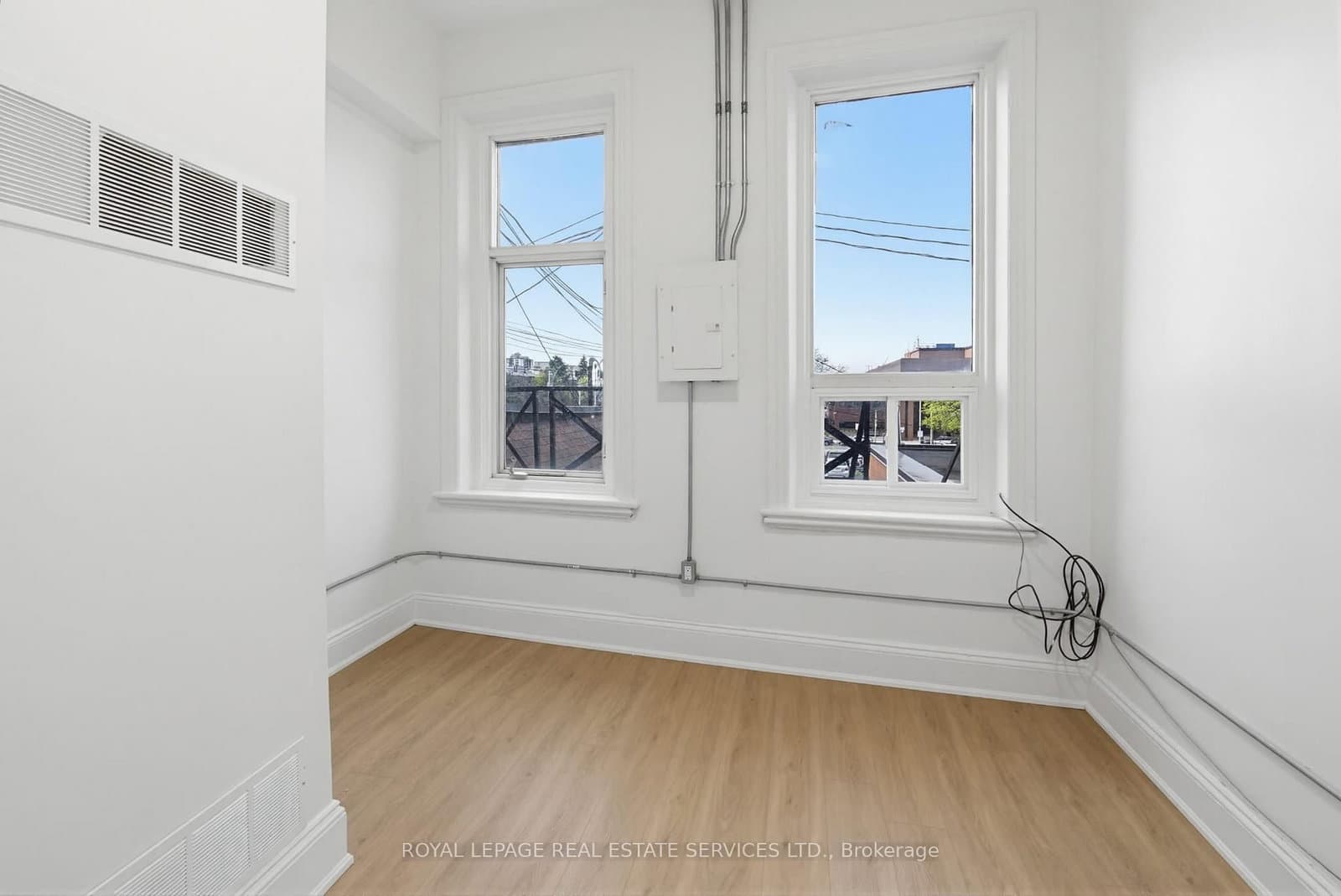 183 King Street E thumbnail 29