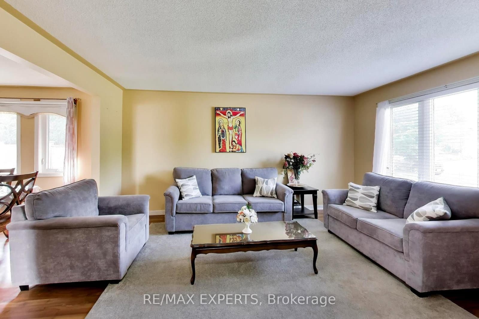 331 Newbury Drive thumbnail 4