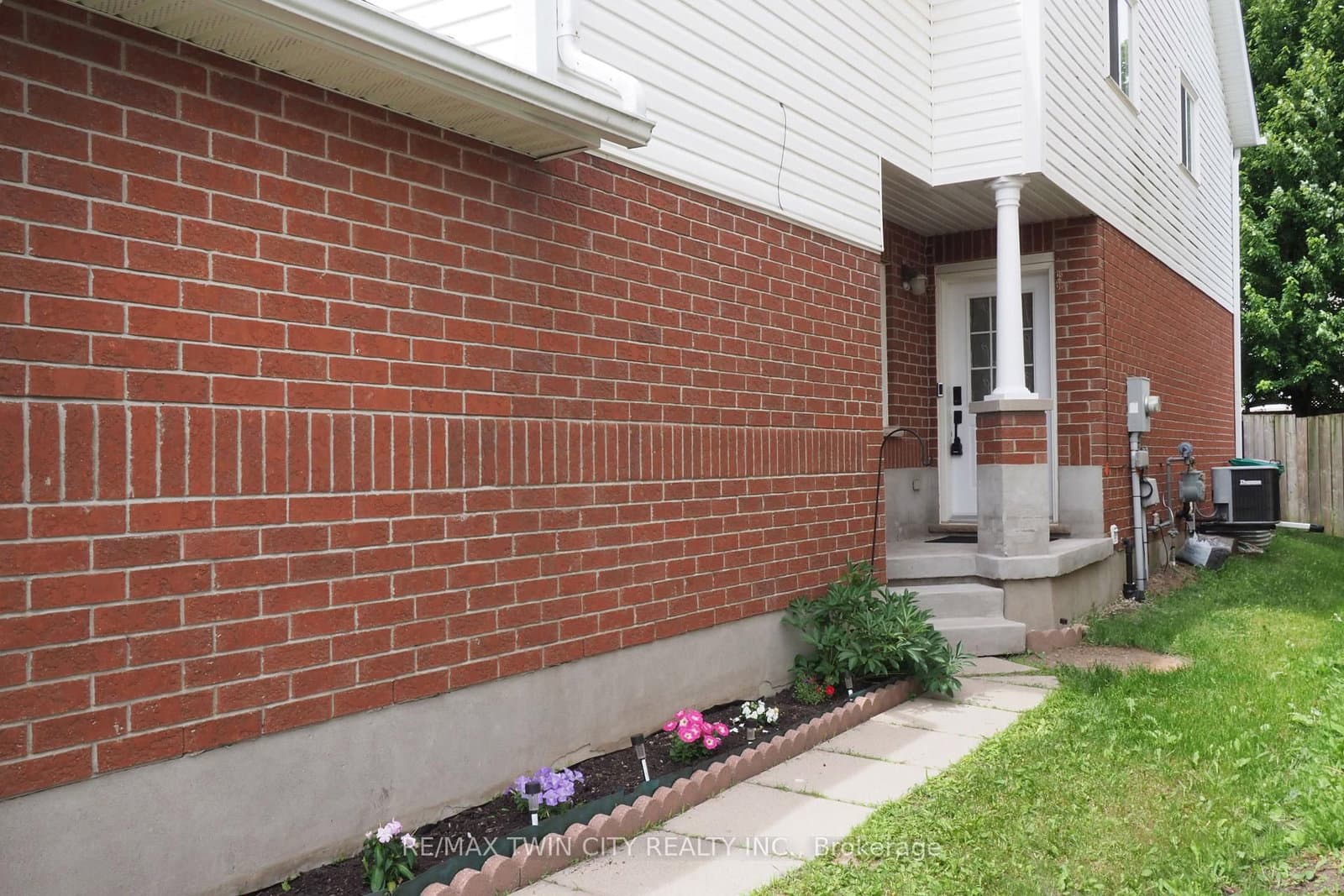 14 Donnenwerth Drive thumbnail 3