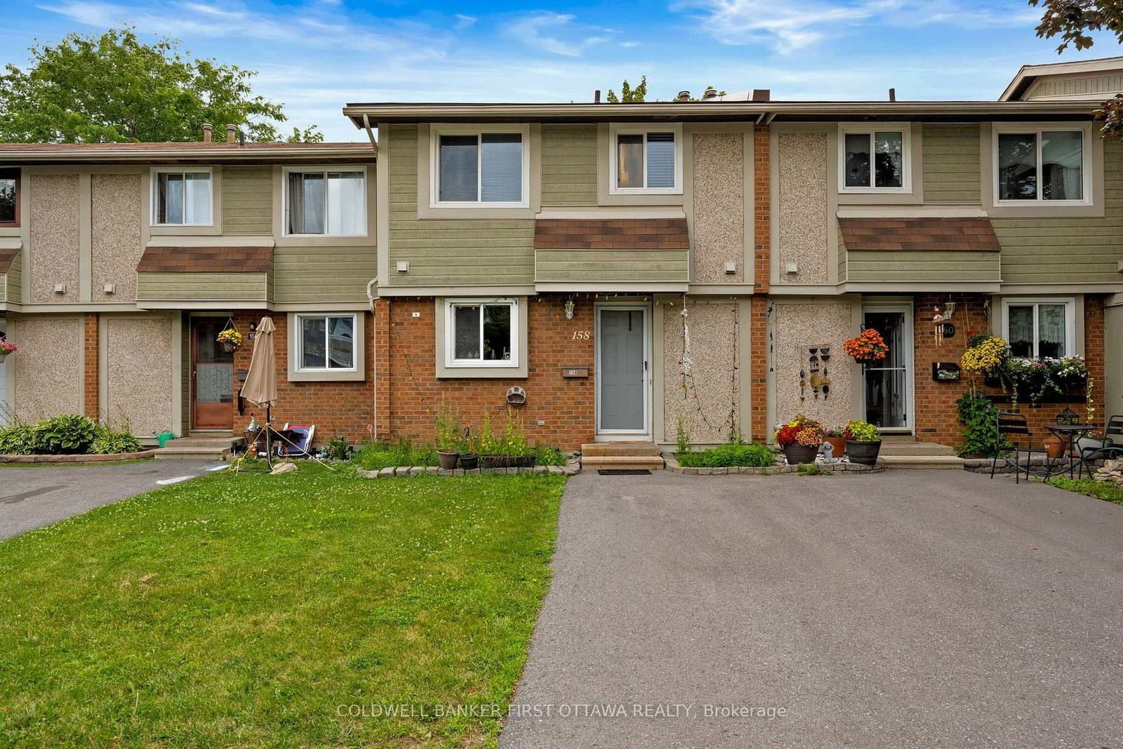 158 Barrow Crescent, Unit 19 thumbnail 2