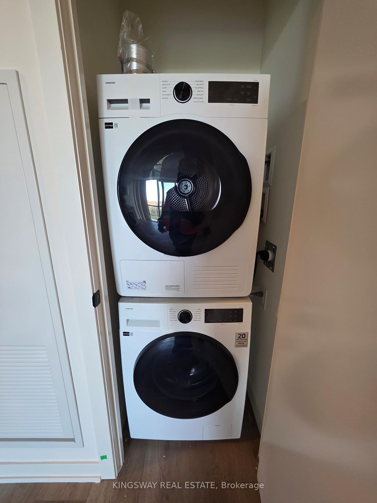 33 ERIE Avenue, Unit 1611 thumbnail 12