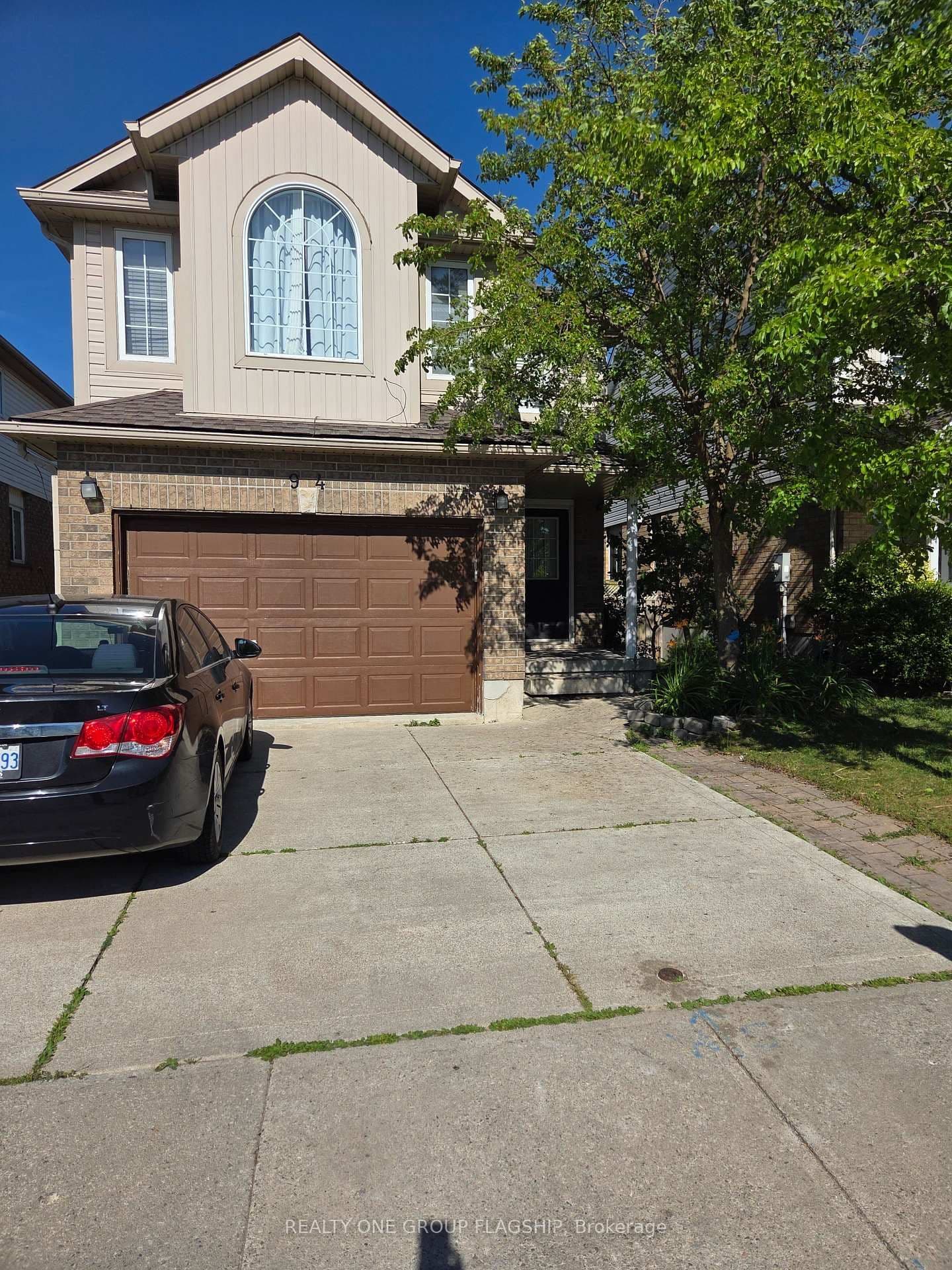 904 Copper Leaf Crescent - Image 1