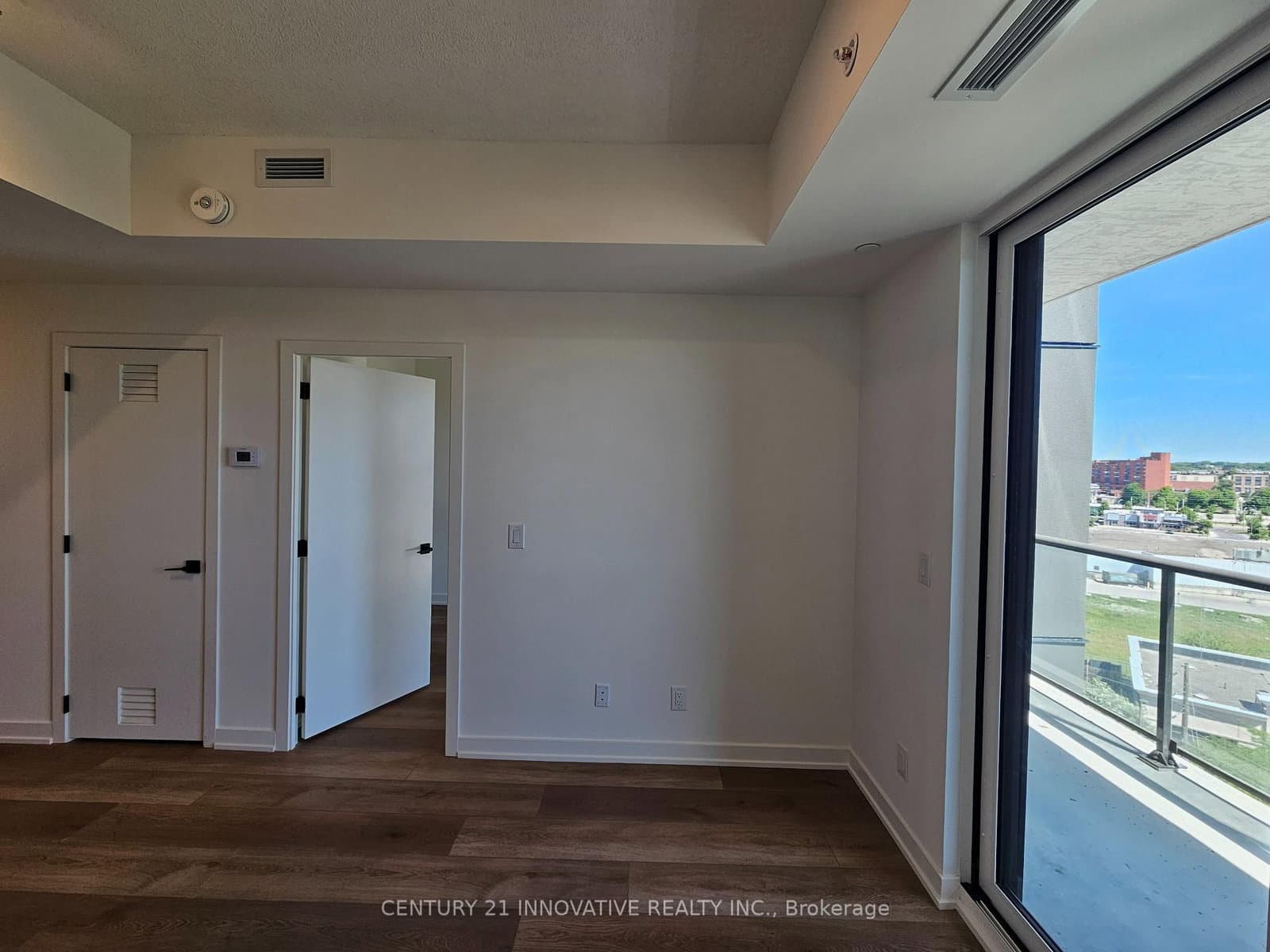 33 Erie Avenue, Unit 807 thumbnail 2