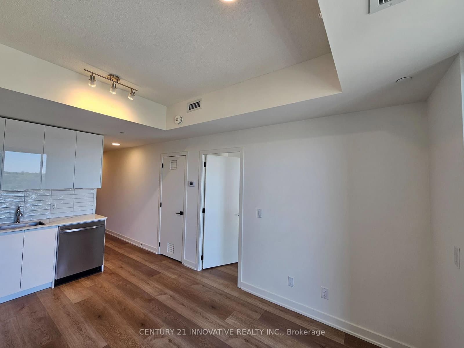 33 Erie Avenue, Unit 807 thumbnail 3