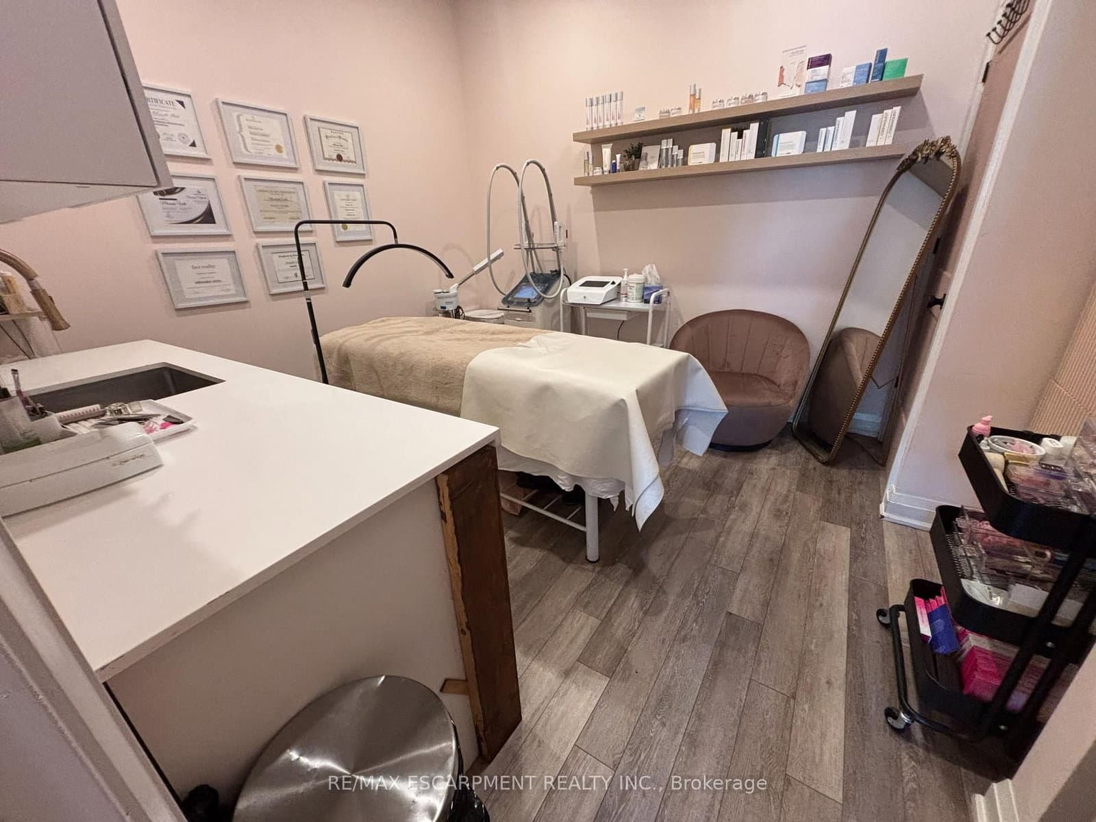 52 Barton Street E, Unit 1 thumbnail 2