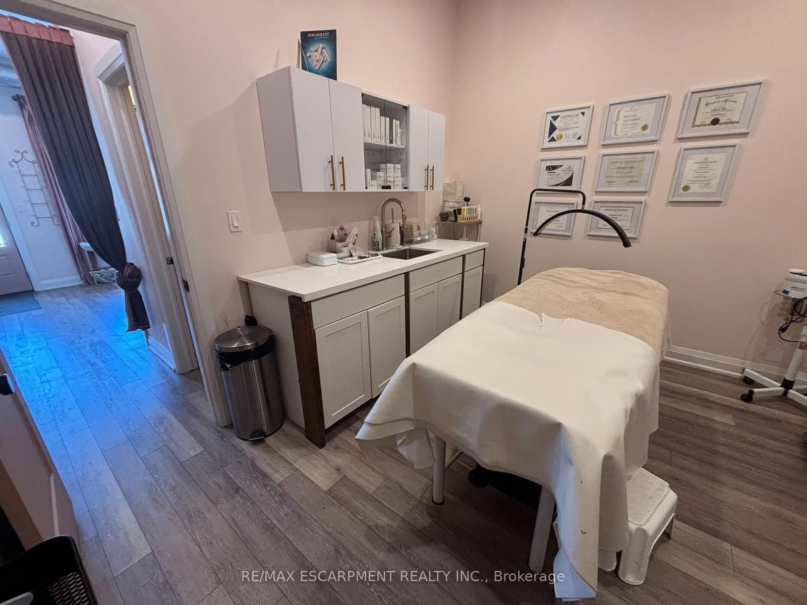 52 Barton Street E, Unit 1 thumbnail 3