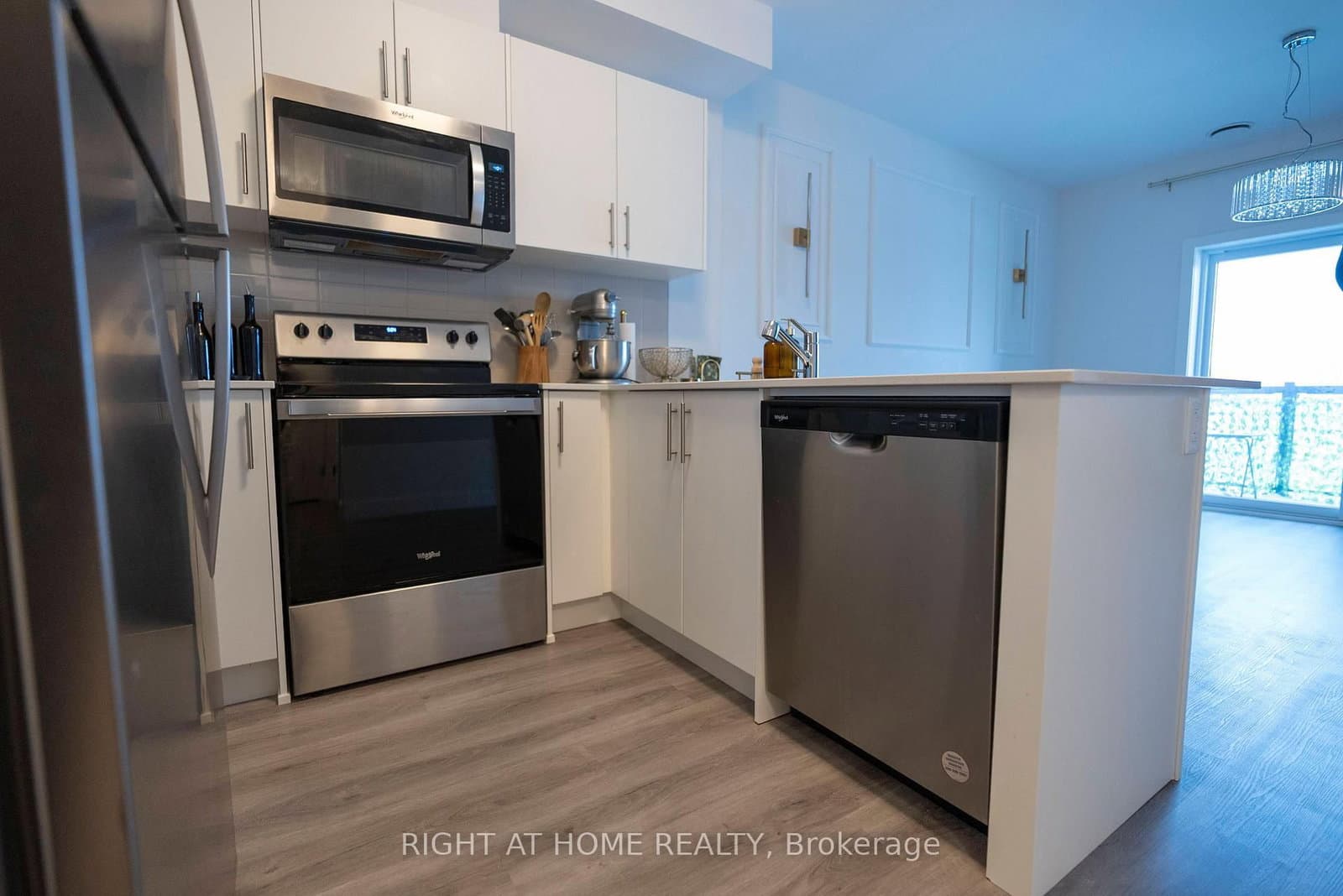 1000 Lackner Place E, Unit 302 thumbnail 14