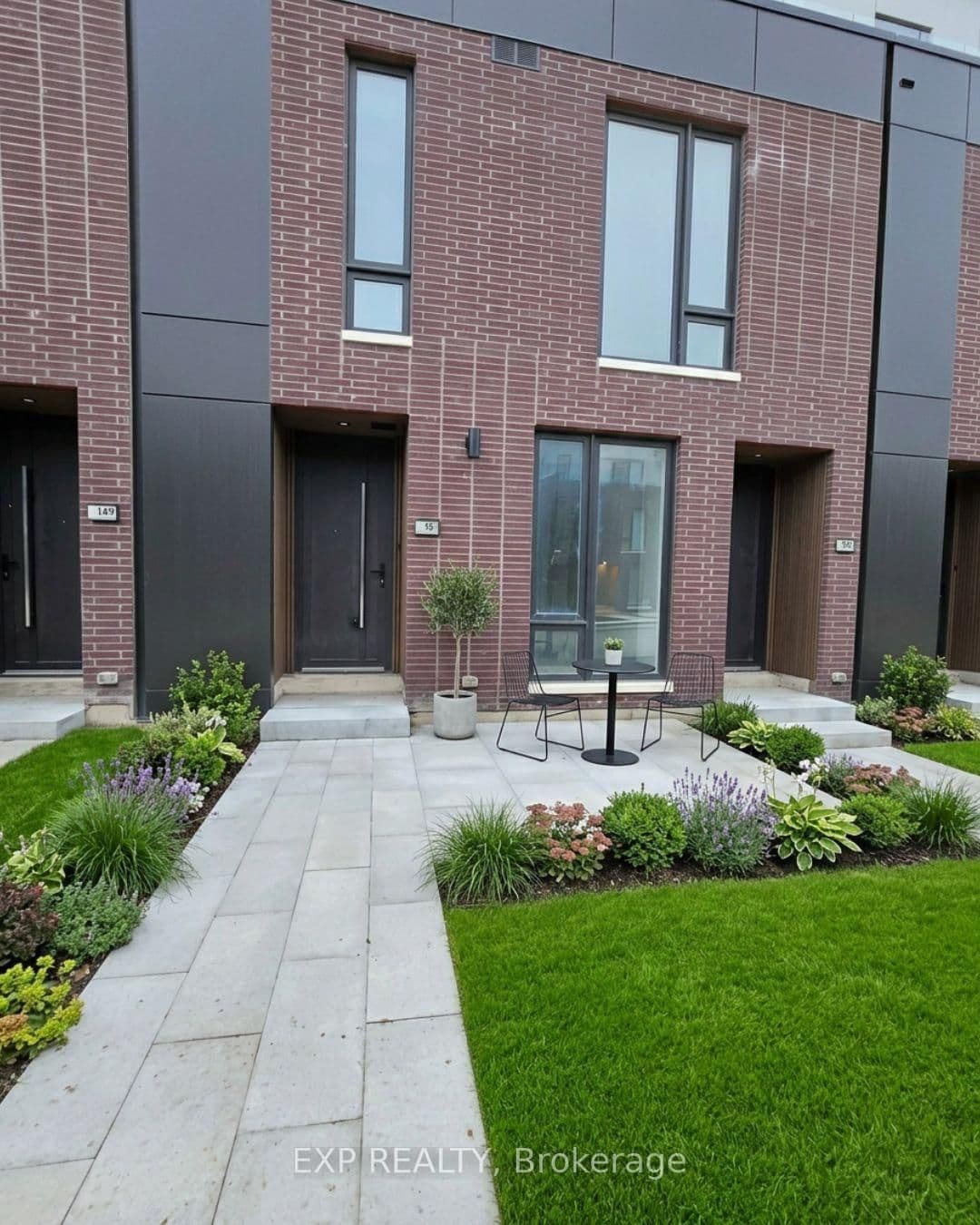 111 Everett Common - Image 1