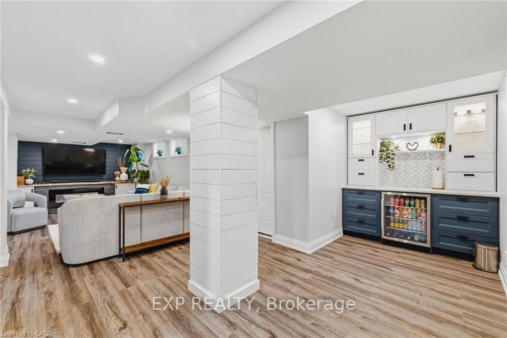 120 Elgin Crescent thumbnail 4