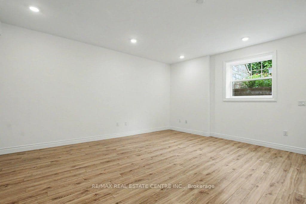 112 Union Street E, Unit B105 thumbnail 11
