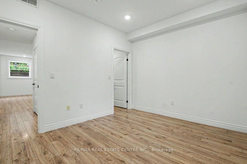 112 Union Street E, Unit B105 thumbnail 14